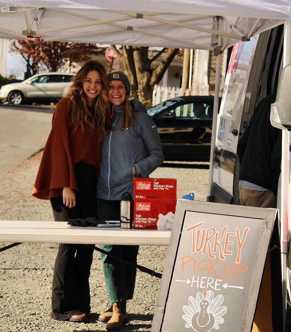It&rsquo;s turkey day eve for Neighbors so here&rsquo;s a throw back to last year! 🦃 This is by far our busiest and most fun day of the year 😜 If you pre ordered a turkey, pie, bread, flowers - tomorrow is the day to pick up! 

We&rsquo;ll be open 