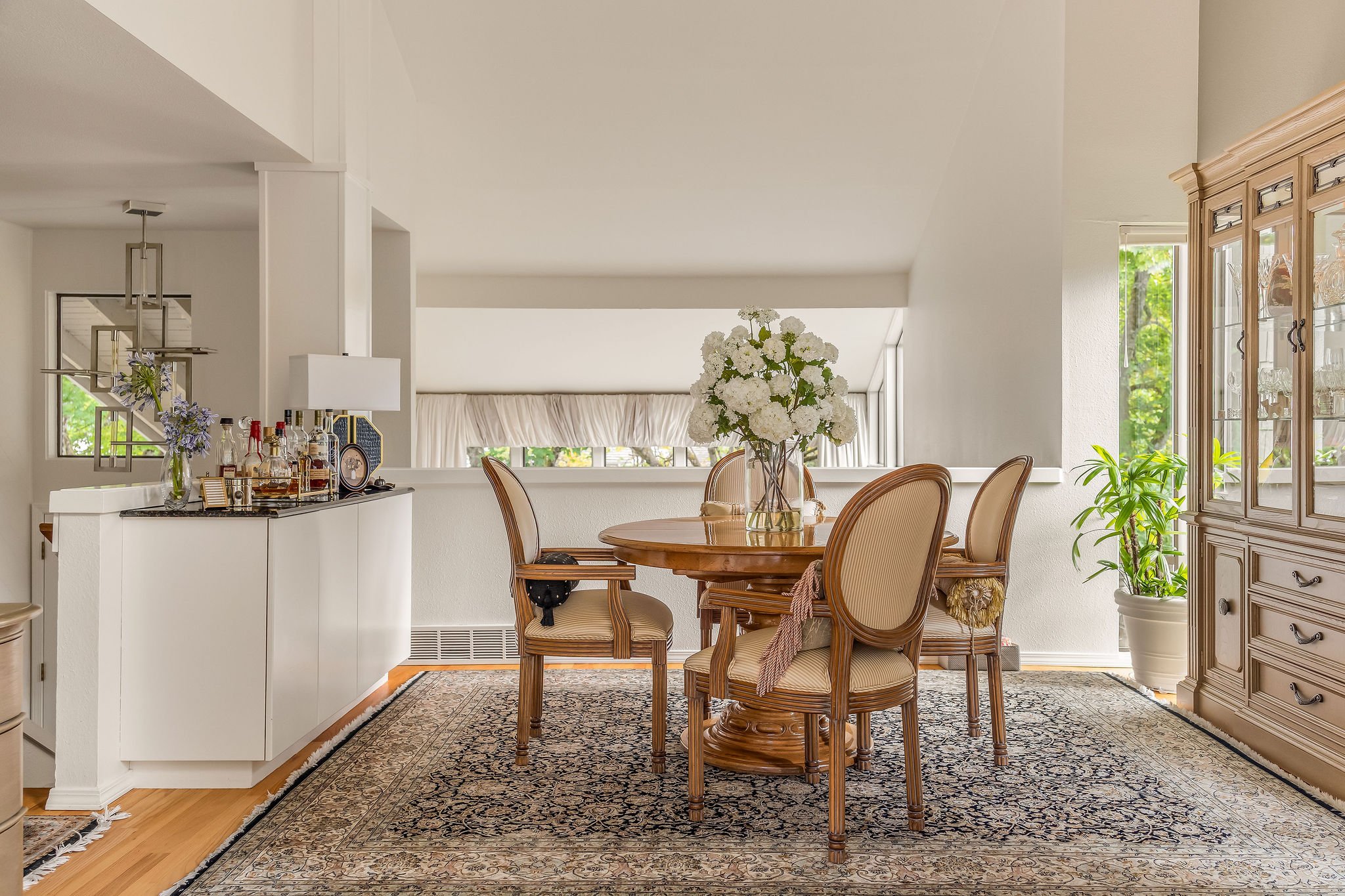 Renter friendly Eastside Dining Room styling by South Asian home decorator serving Bellevue and Redmond.