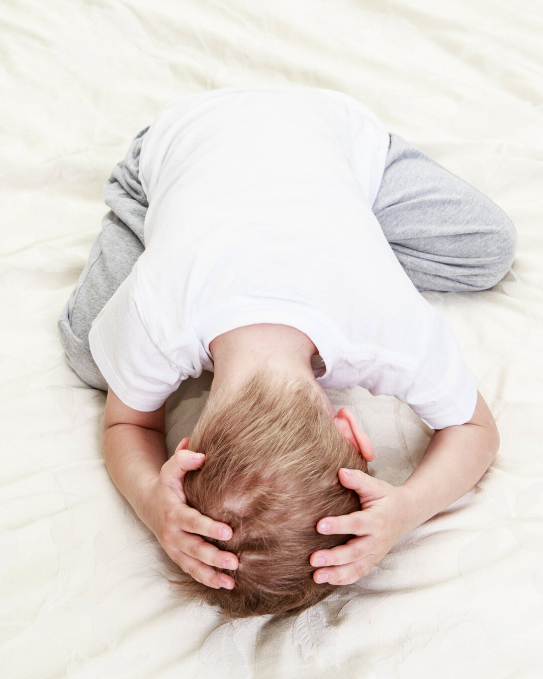 Most parents mistake abdominal migraine for an upset stomach. Some children feel better after vomiting and go to sleep, which makes it difficult for parents to spot a headache and that tends to shift focus to the abdominal symptoms only. ​​​​​​​​
Mos