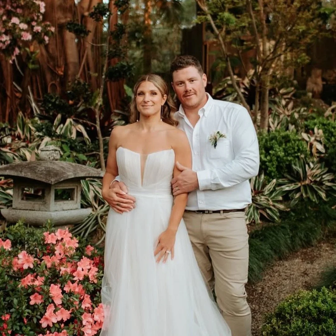 &ldquo;We booked Vale Acoustic for our wedding and it was the best decision we made! The vibes were high, they played perfectly to our crowd and everyone&rsquo;s feet were sore the next day because we danced the night away!

The energy they brought w