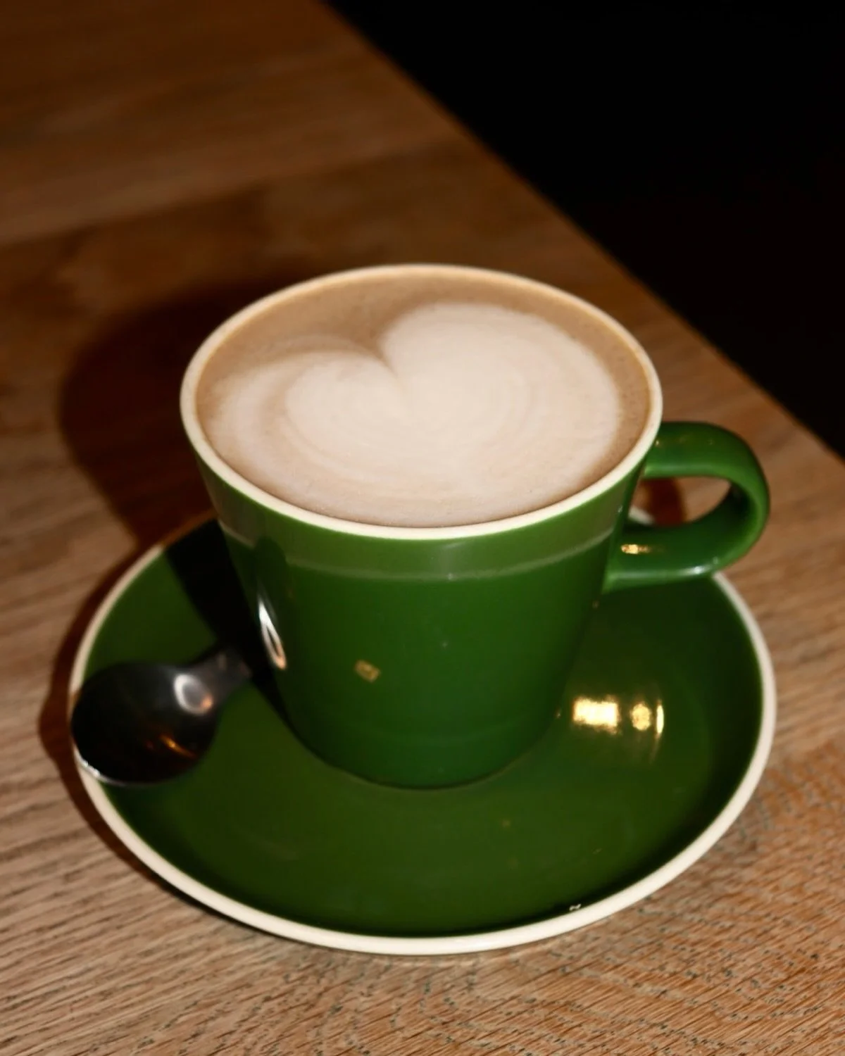 A toasty roasted matcha latte (hojicha) sounds reeeeeal good right now. Top tip from the baristas: cool weather = hot hojicha. (But you can still get it iced too, of course.)
#hojichalatte 👌