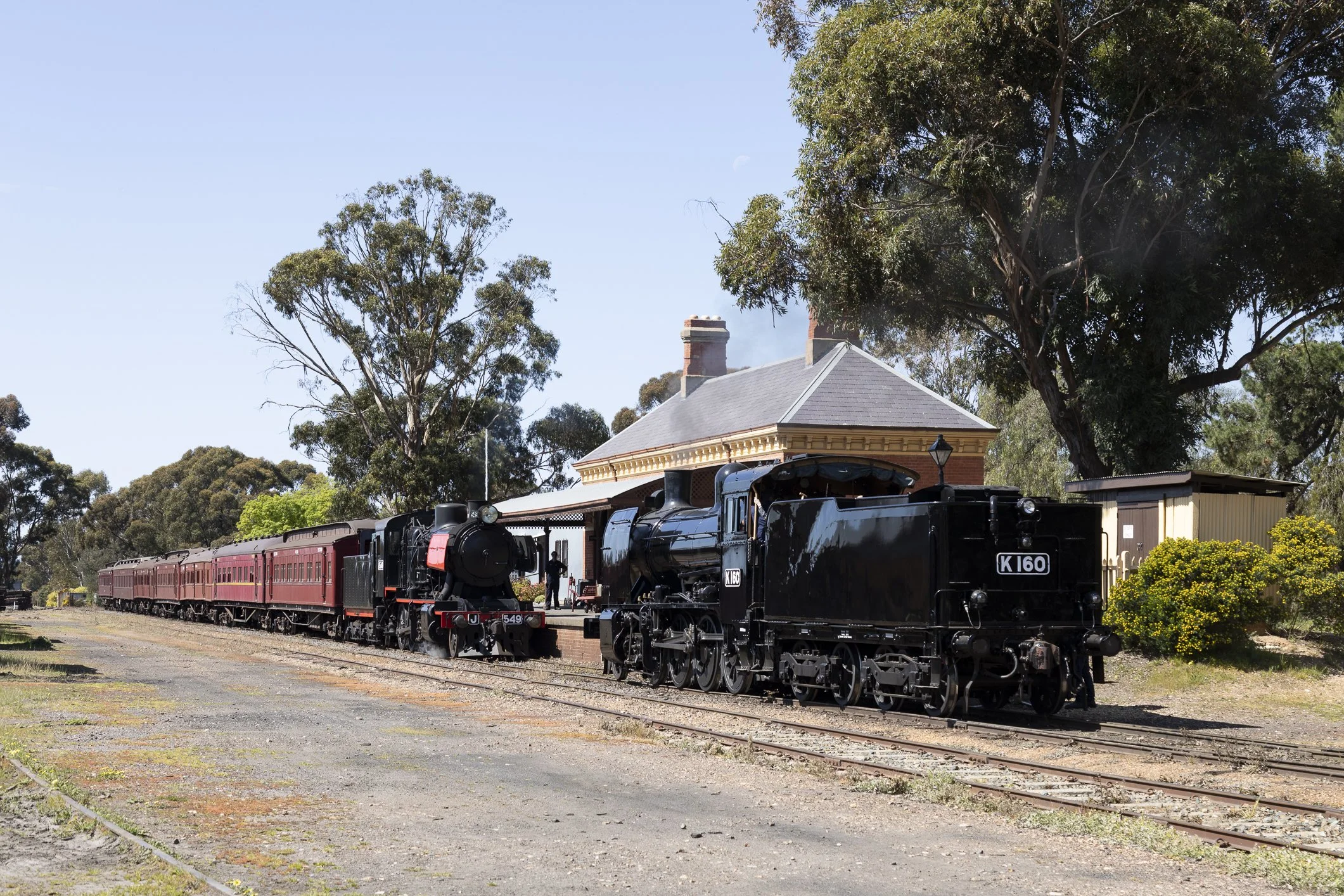 After being turned, K 160 faces towards Castlemaine, and will move into No.2 road to take on coal while J 549 gets water and turned. Victorian Goldfields Railway. Scott Gould A Railway Life photography