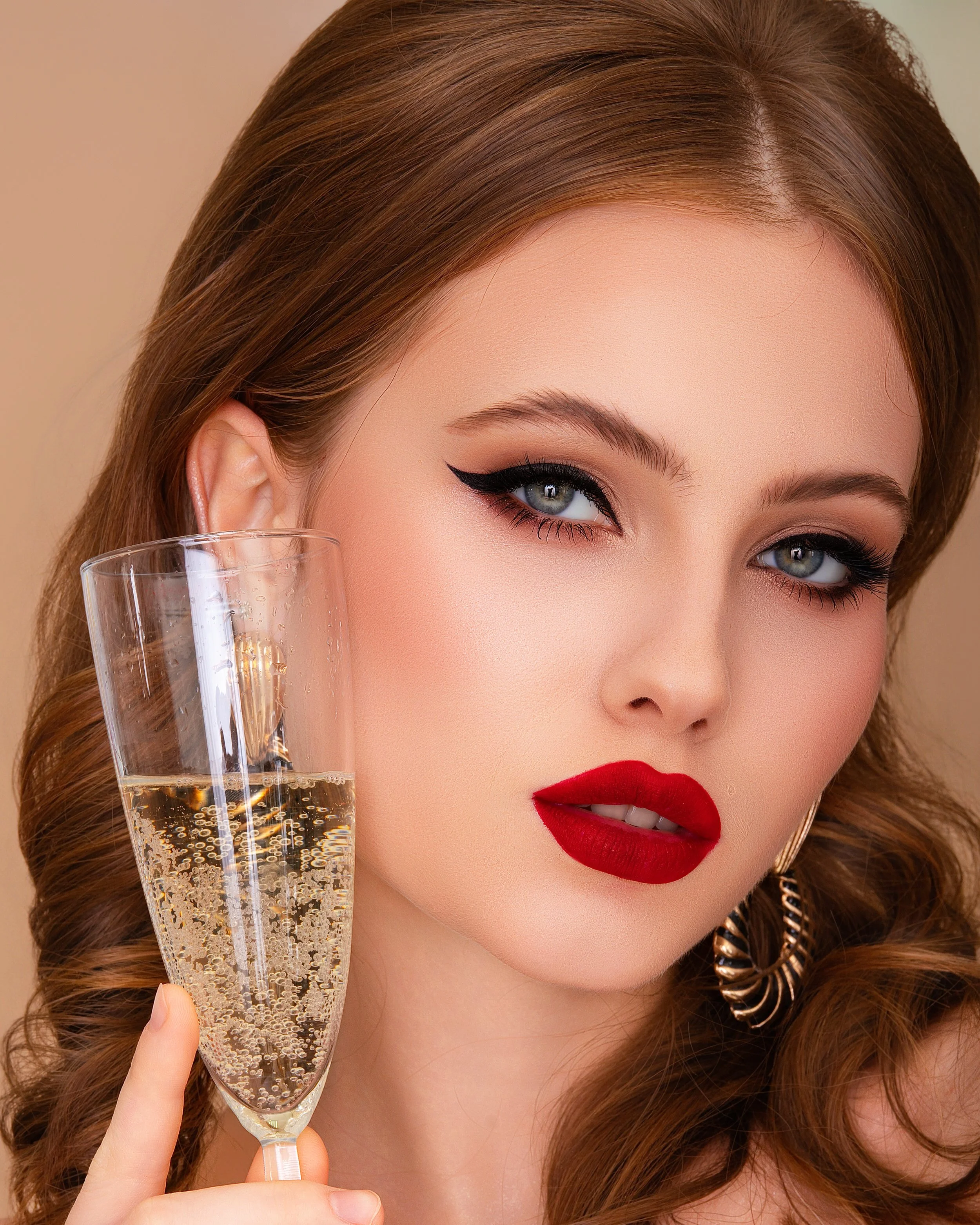 Nika champagne 2.jpg