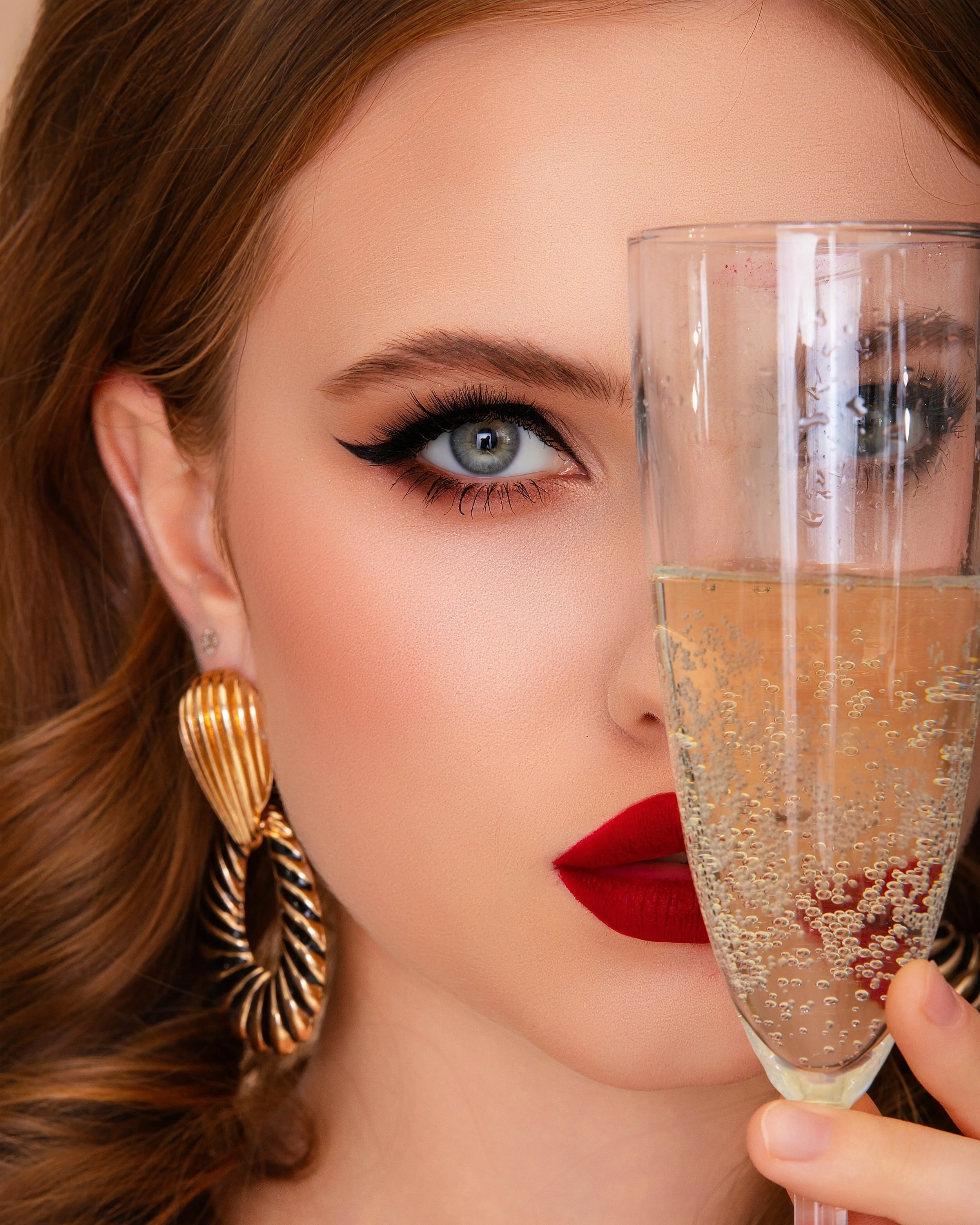 Nika champagne 3.jpg