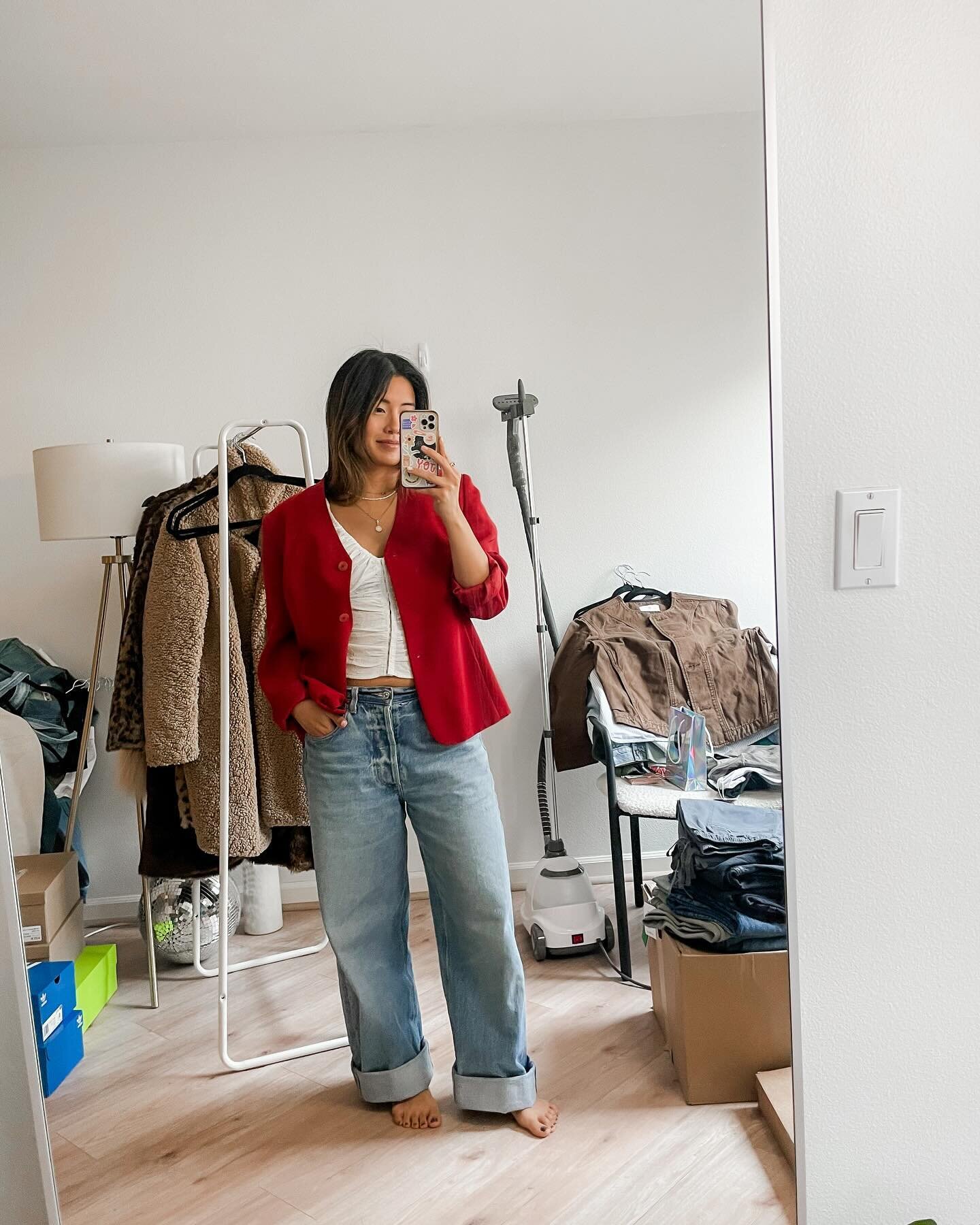 When work is BUSY (yay! 🤗) &amp; I don&rsquo;t have the brain capacity to create fresh looks but still want to feel put together, it&rsquo;s an easy breezy week of Denim + Top fits! 
&bull;
&bull;
&bull;
#personalwardrobestylist #seattlewardrobestyl