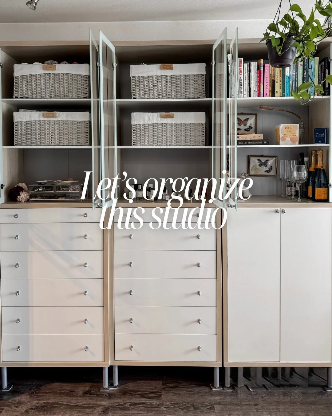 organized spaces in small places 💫

#kitchenorganizer #kitchenorganization #closetorganization #seattlehomeorganizer seattle home organizer, kitchen organization, before and after kitchen organizing