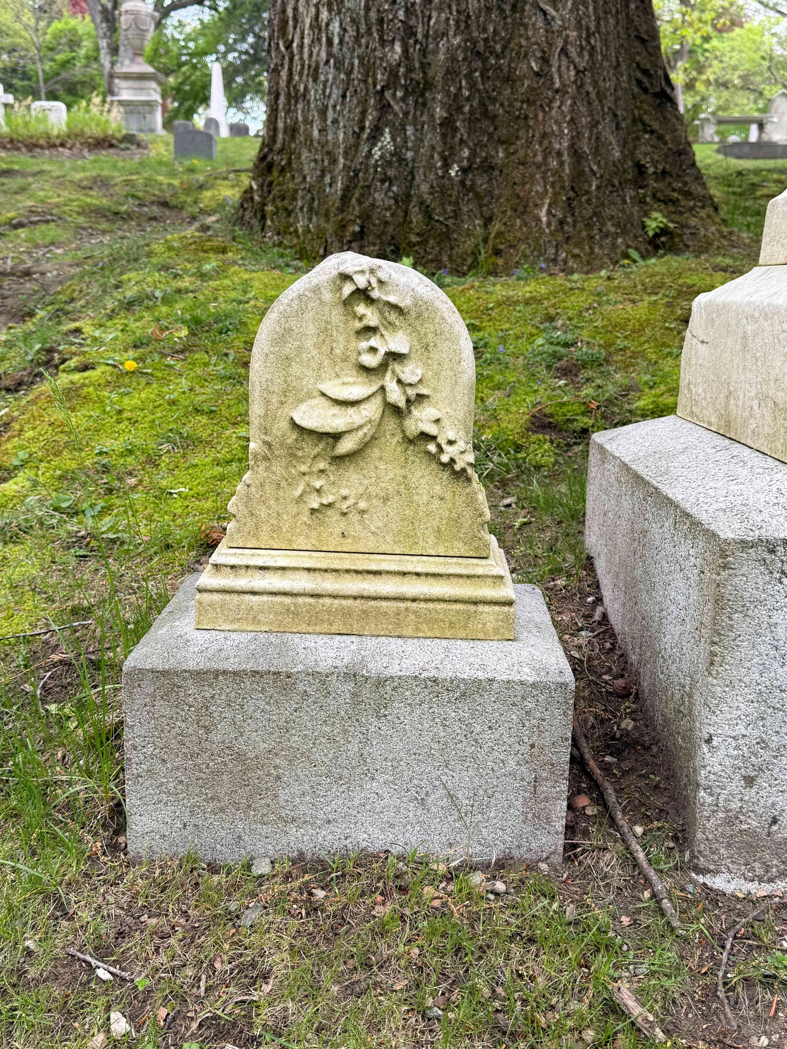 Mount-Auburn-Cemetery_Edwin-Booth-child.jpg