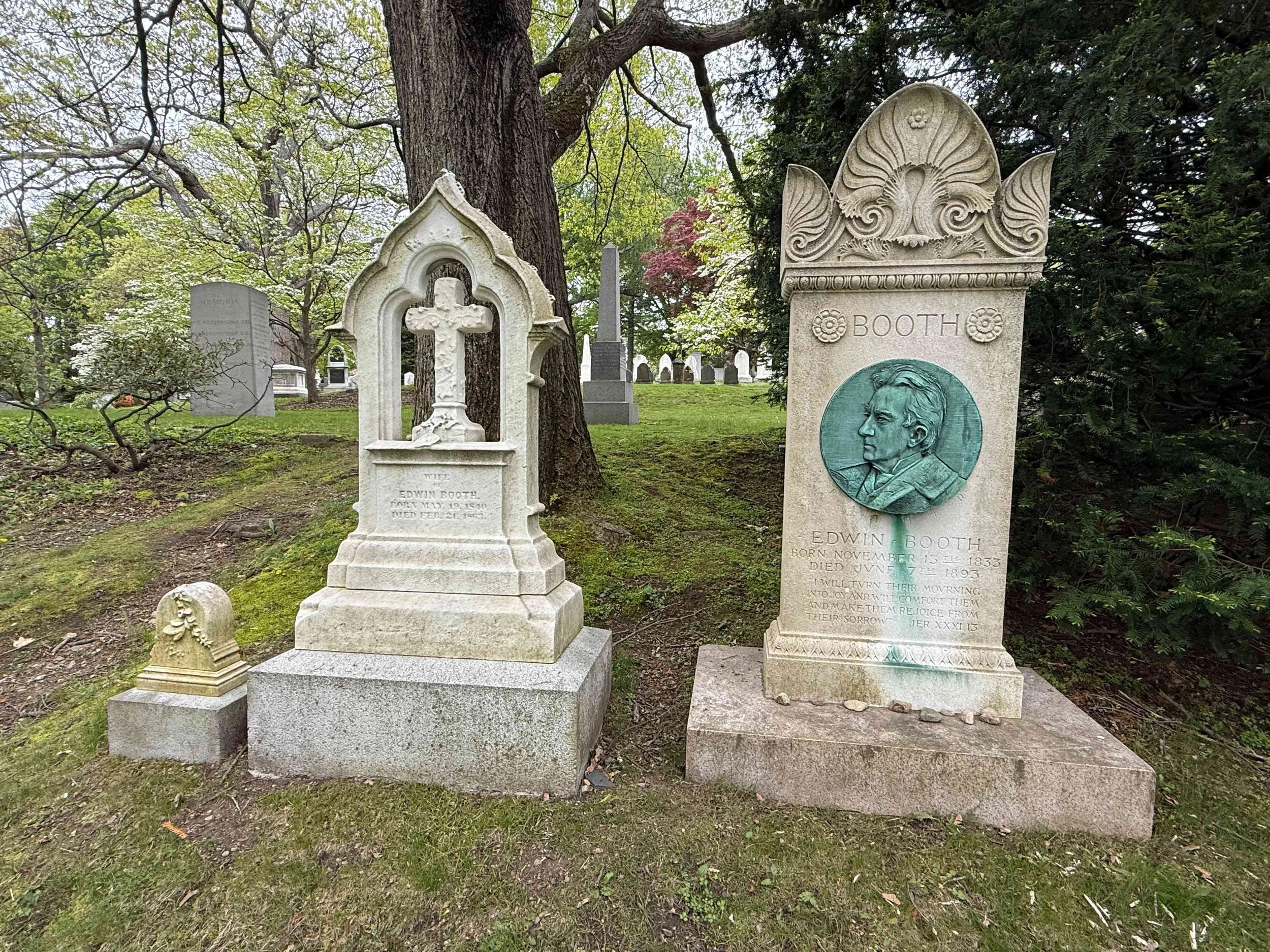 Mount-Auburn-Cemetery_Edwin-Booth2.jpg
