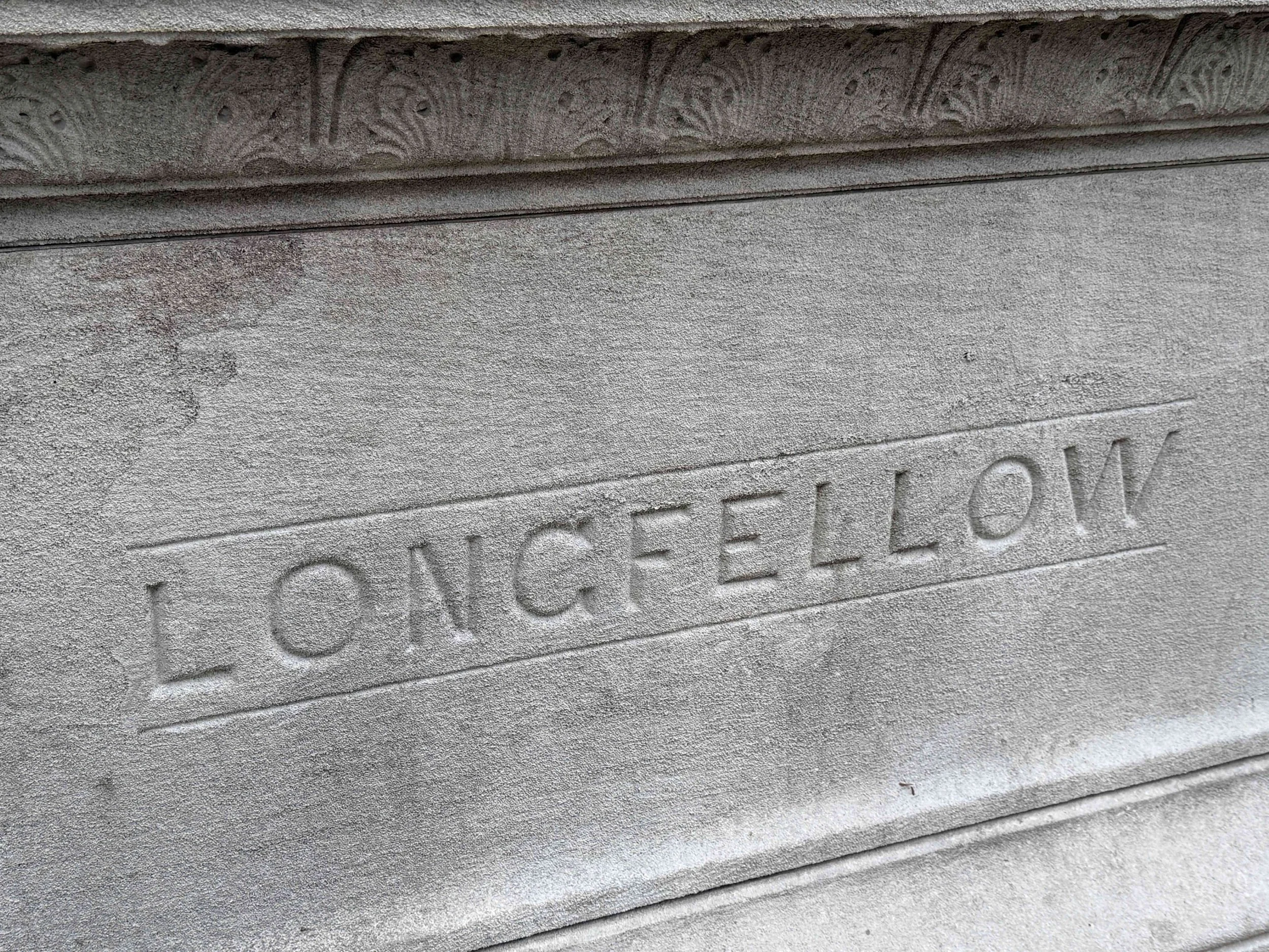 Mount-Auburn-Cemetery_Longfellow-tomb.jpg