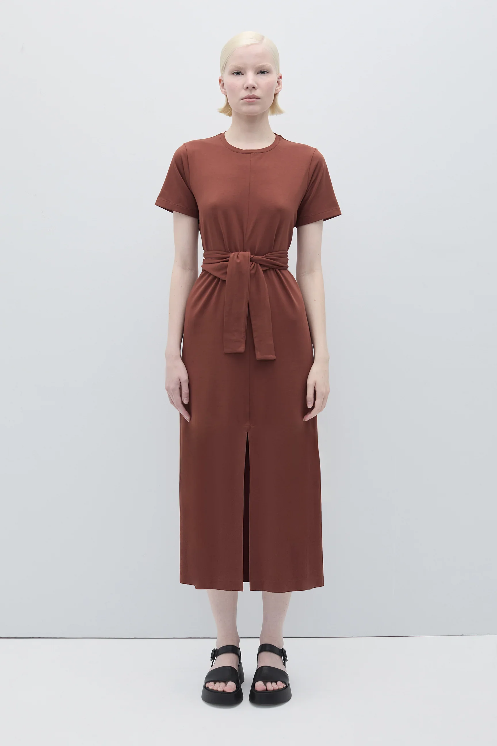 261939-VE-RU_Susana-Dress-Rust_RITA_ROW_WOMEN_Timeless2026_1_1728x.jpg.webp