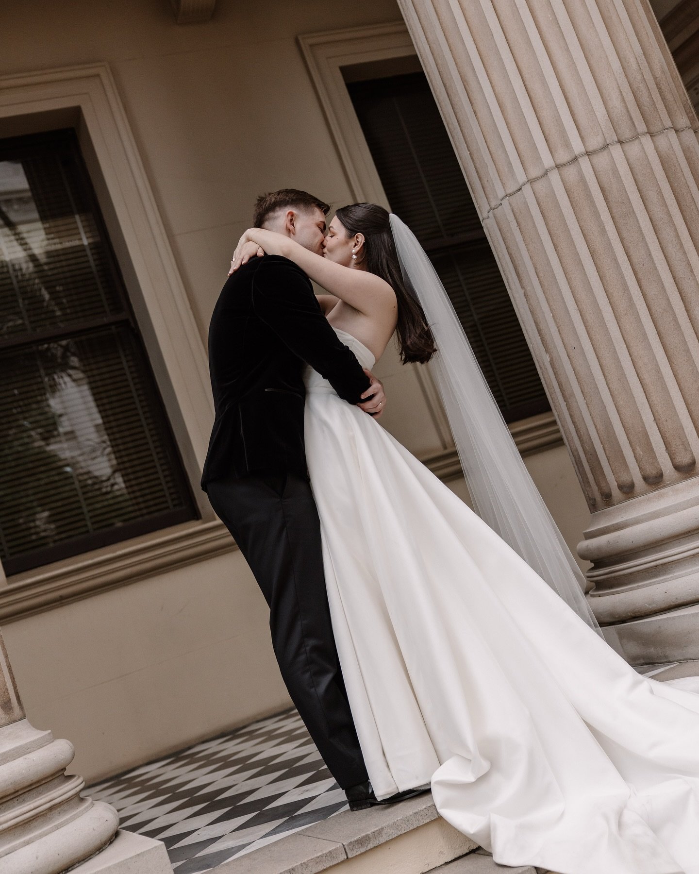 The light was fading but we still managed to capture these beautiful portraits just in time for K &amp; A 🤍

Photography | @aleishaedwardsweddings
Venue | @thegardensclub
Celebrant | @venitamanningcelebrant
Florals | @hanakostudio
Bride + Groom | @k