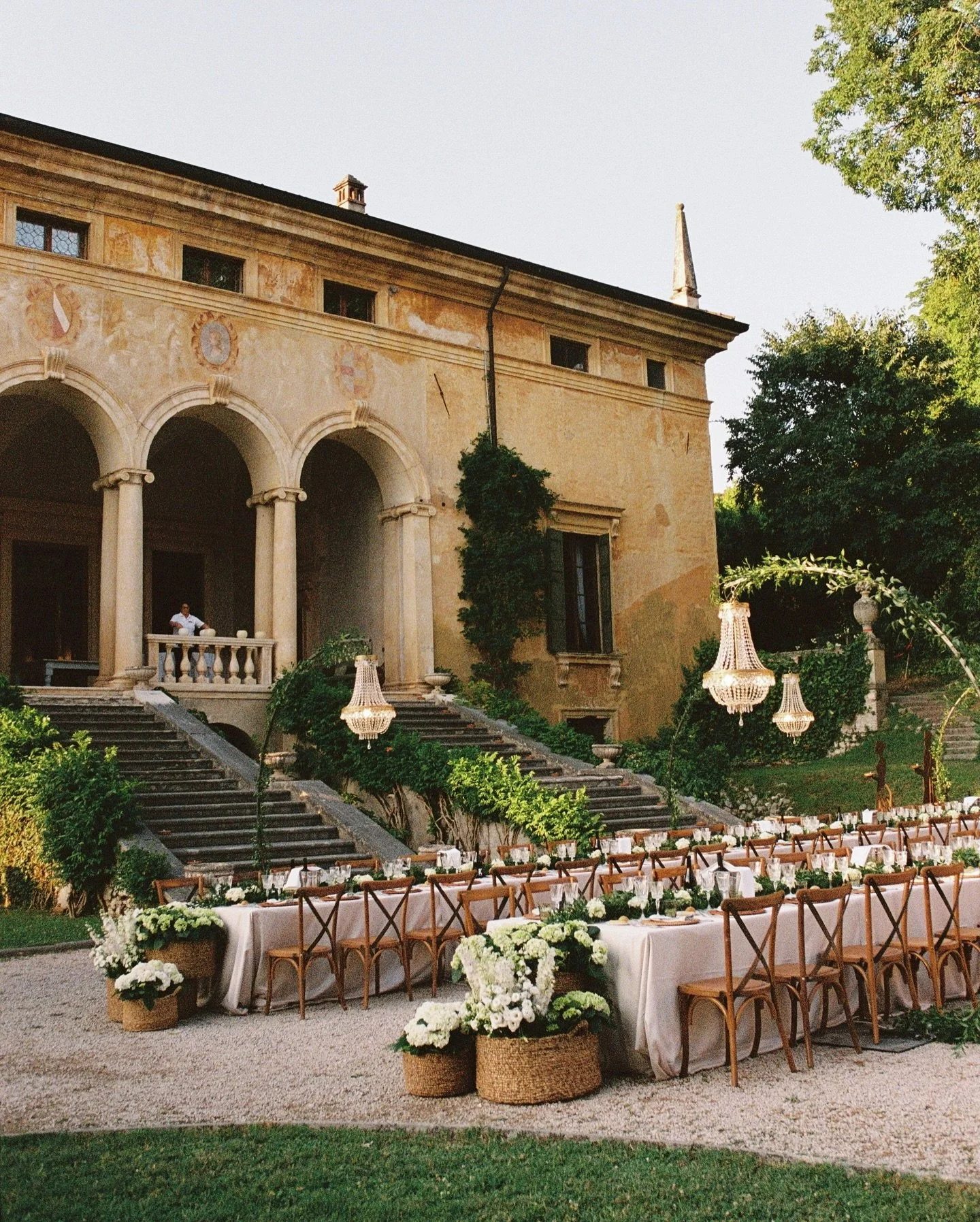 You wouldn&rsquo;t know it was thunder-storming earlier this day, it still turned out to be a perfect summer evening outside Verona for Eugenia &amp; Marco | shot on film 🎞️

Photography + Videography | @aleishaedwardsweddings
Venue | @villacavendri