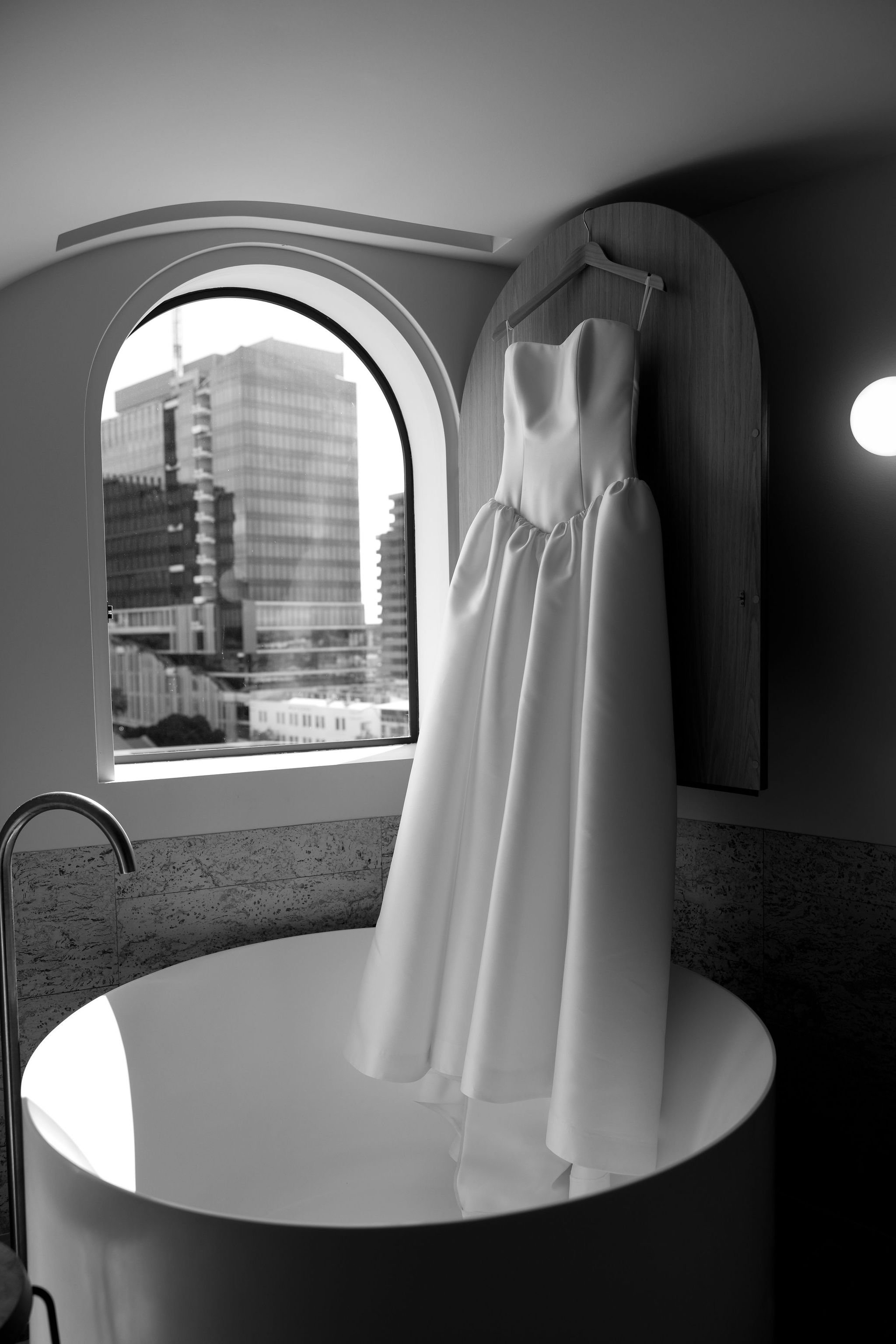 AEW_2_LaylaandMatt_BridePrep-40.jpg