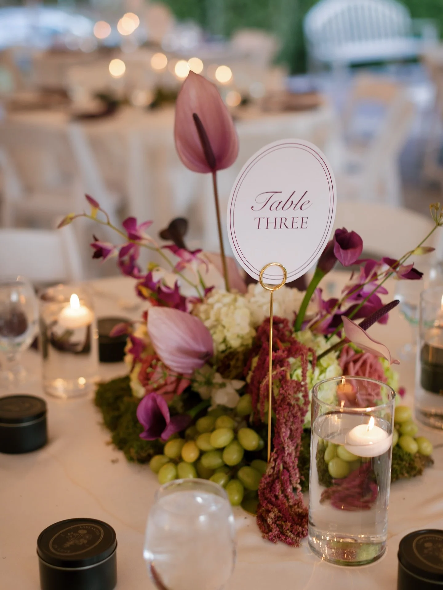 We have SO many amazing weddings to share!! Before we dive in, let’s take a moment for these florals 😍 How unreal are these florals- to die for!!!!
@lewisginterweddingsandevents 
@annalouisececil 
@centerpiecestudio_ 
@thepartyfavorsband 
@ri