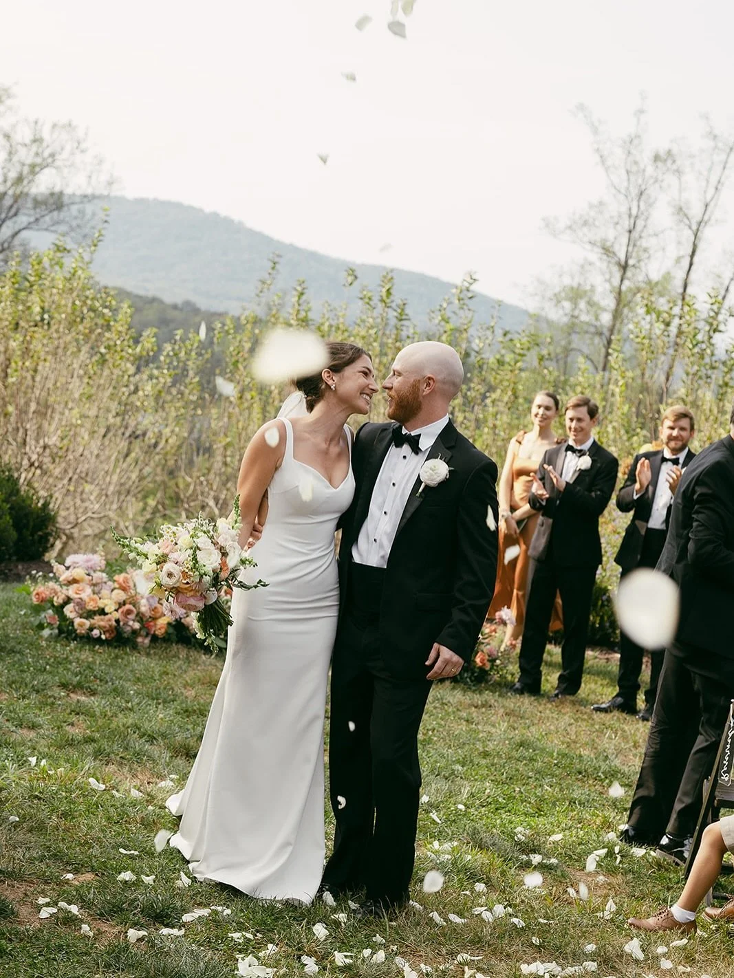More from this gorgeous day in Cville ❤️ September was extra sweet this year!
Photographer @elyselanephotography 
Venue @eastwood_weddings 
Planner @homegrown.happenings 
Florist @foxtailcottagefloral 
Band @thebluetips 
Hair @hadleyshairarts 
Makeu