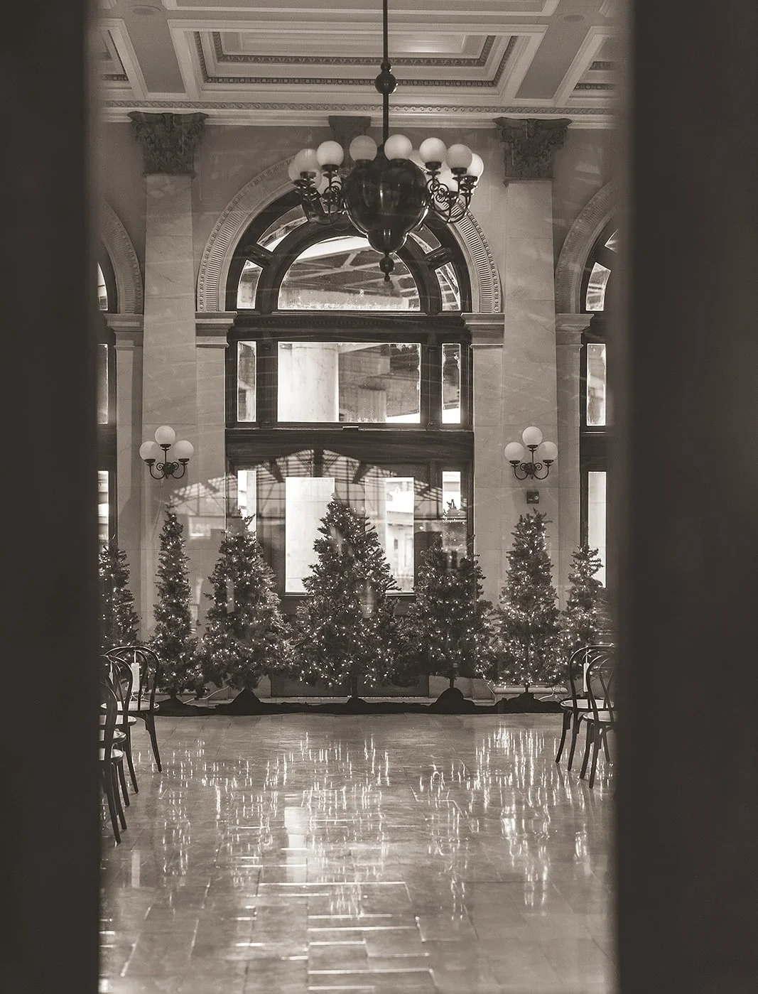 And just like that it&rsquo;s December again ✨

Loved creating the dreamiest night at @mainstreetstation last year for J+K ❤️

@christinebeltranephoto
@mainstreetstationrichmond
@cater2events 
@rentequipva 
@weddinglightingco
@weddingsbyvogue
@theupc