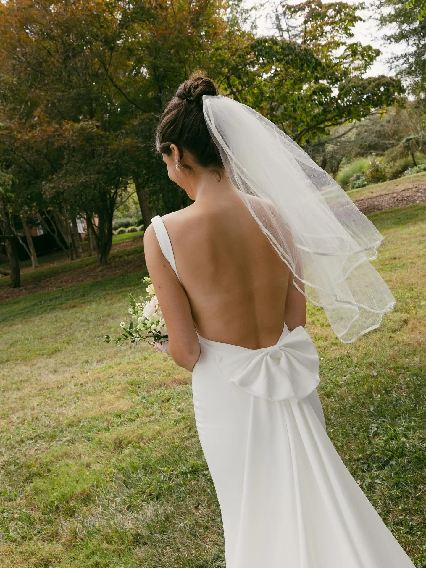 Here&rsquo;s to classic beauty with a modern twist, and the perfect bow to tie it all together 🎀🤍 We saw so many stunning bows last year and we absolutely loved every one of them.

We&rsquo;re counting down the days to see what stunning styles our 