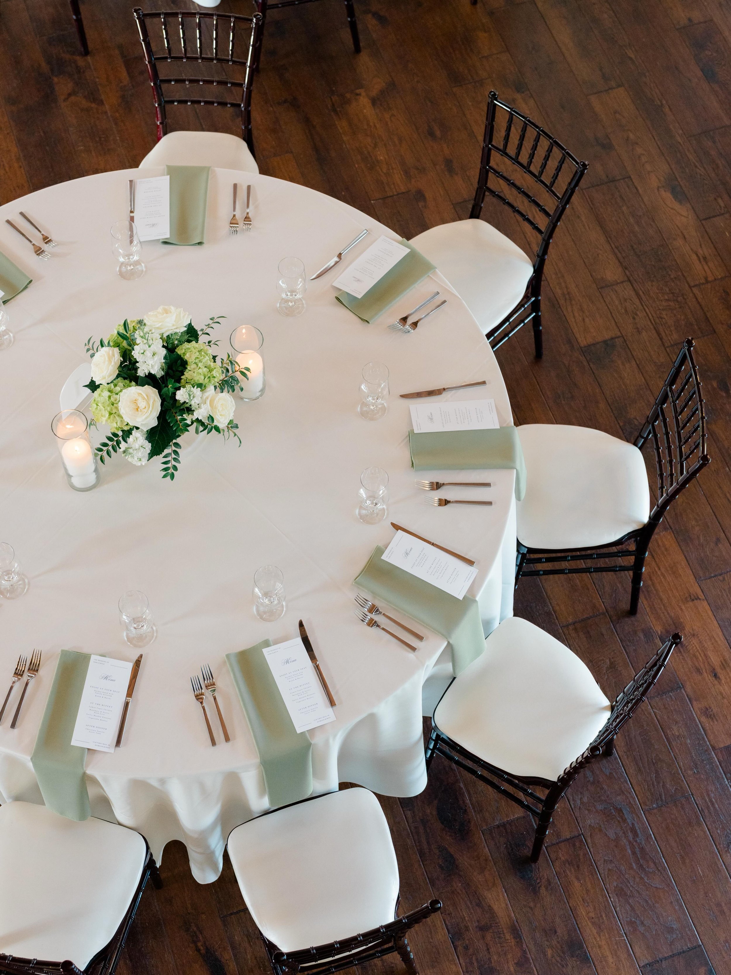 Sometimes the most beautiful wedding designs are the simplest- timeless, calming, and effortlessly elegant 🫶🏼✨

@bethanyaubrephoto 
@burlingtonweddingsva 
@flowercupboard 
@eatcateringrva 
@djdannygrayllc 
@bigtopentertainmentva 
@reginaellismakeup