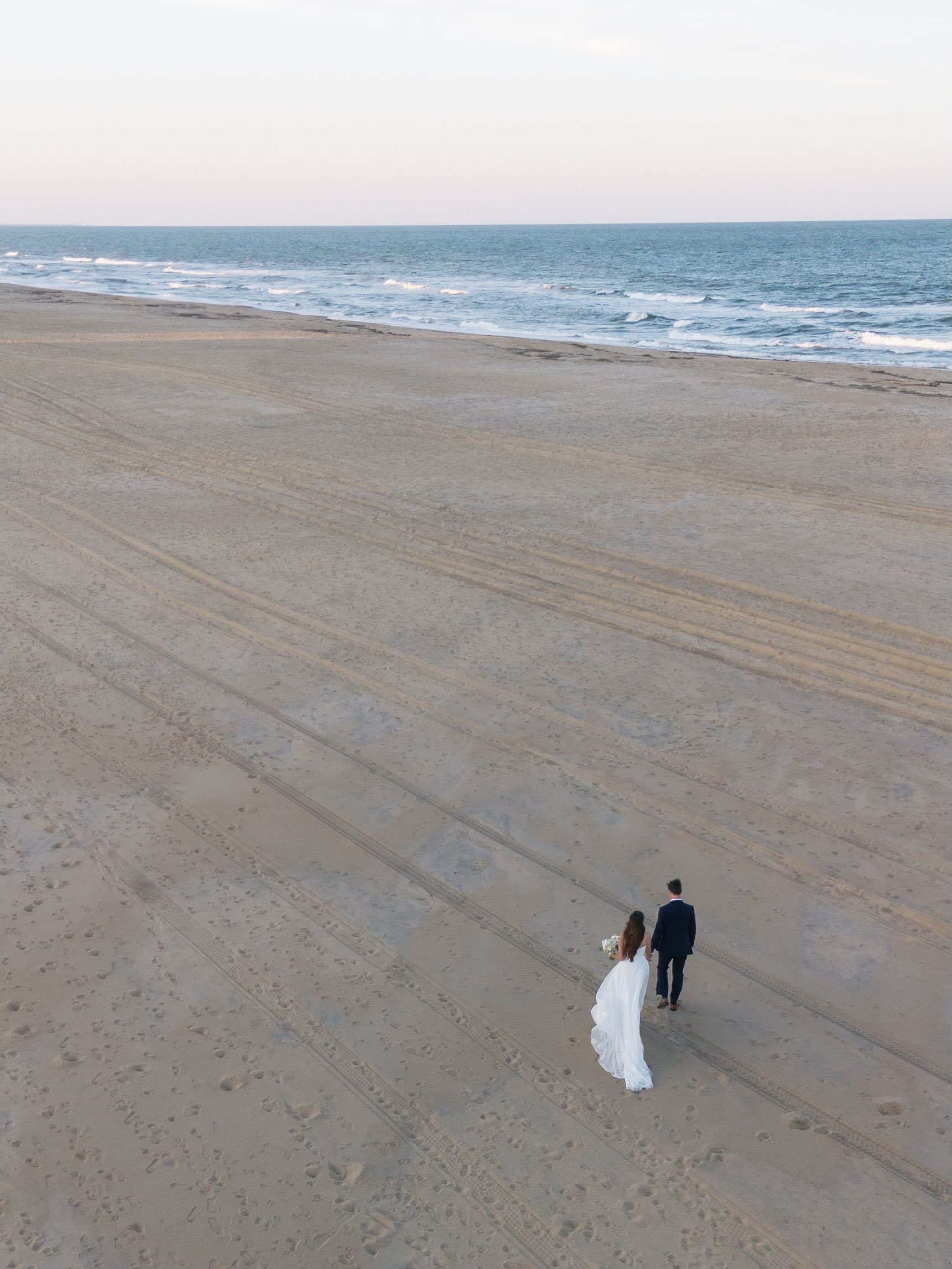 Forever a favorite 🌊🤍

Photographer: @rachaelmattiophotography 
Planner: @homegrown.happenings
Catering: @cheframseyvb
Hair: @adorn.artistry.studio
Makeup: @gabyroby_mua
Content creation: @vowedtovision 
Ice Cream Cart: @thehiltoncreamery
Florals:@