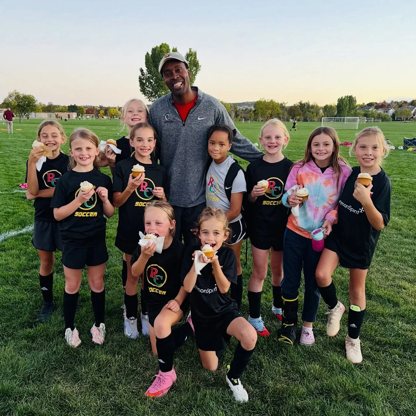 2017 girls Athletico celebrating Coach Masimbas birthday 🥹

#ThisIsReal