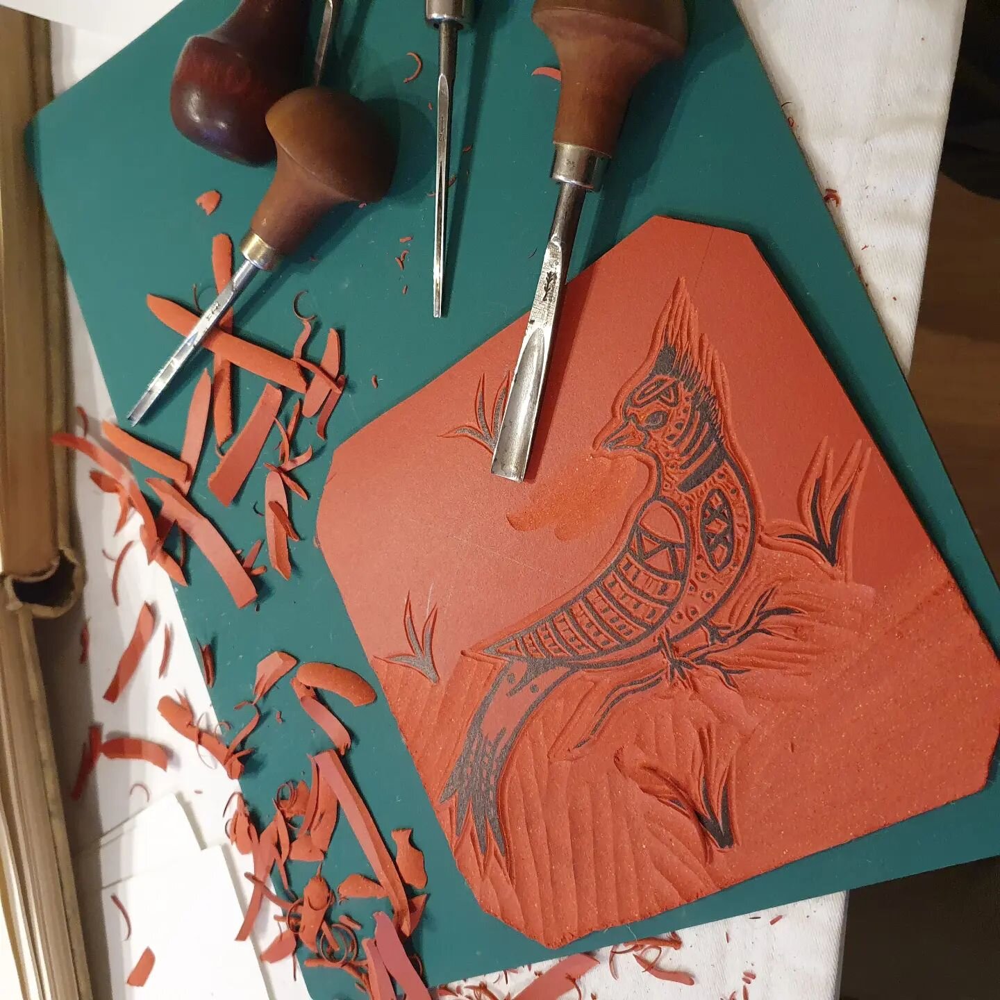 Working on some printed curtains for the new studio, here is the lino block being cut ready for printing. 

We are busy getting the studio ready for its opening on the 17th of Feb, more details to follow. 

#printmaking #fabricprinting #linoprints #C