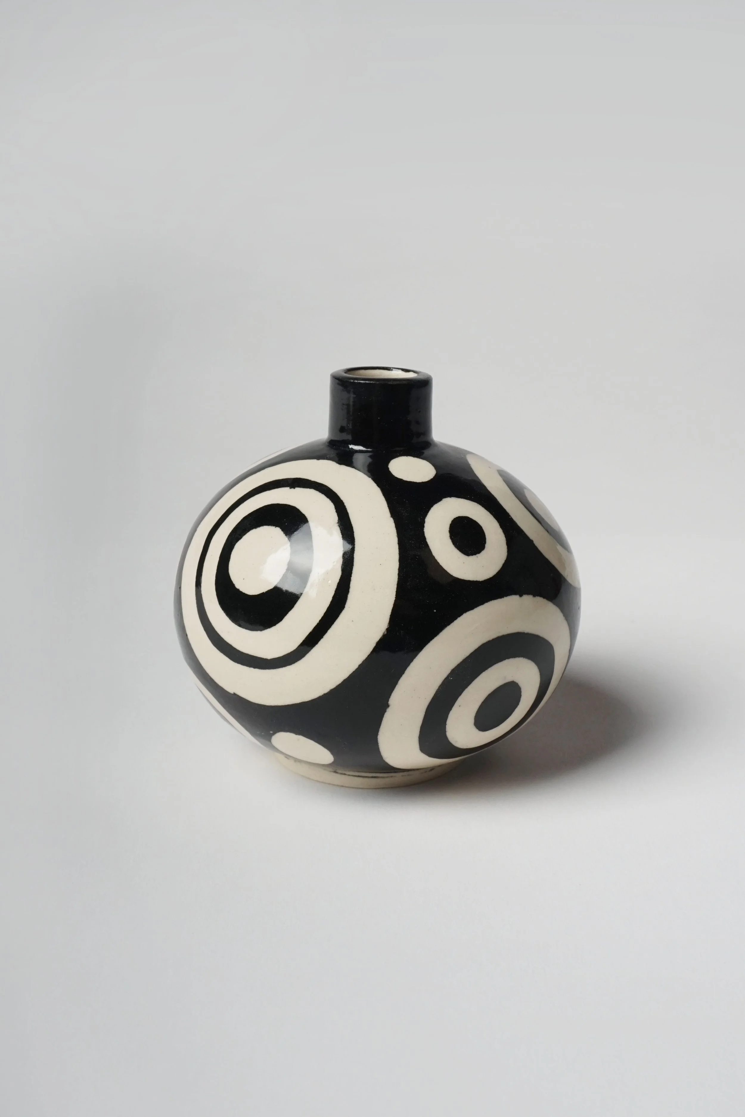 Black and White Circles Vase.jpg