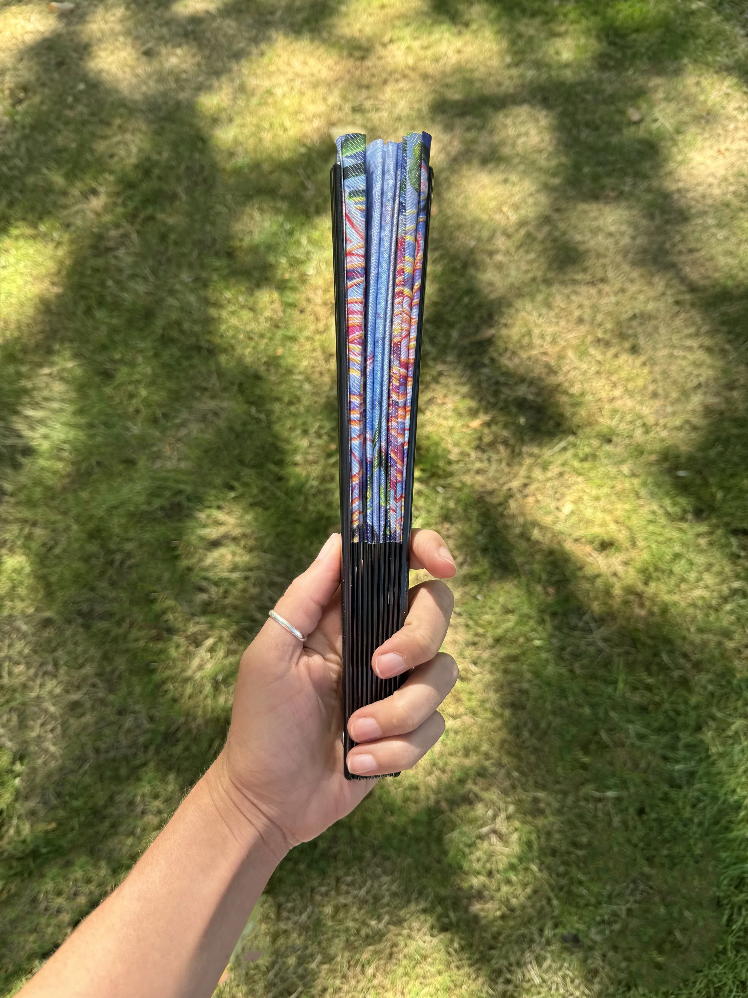 handfan_closed.jpg
