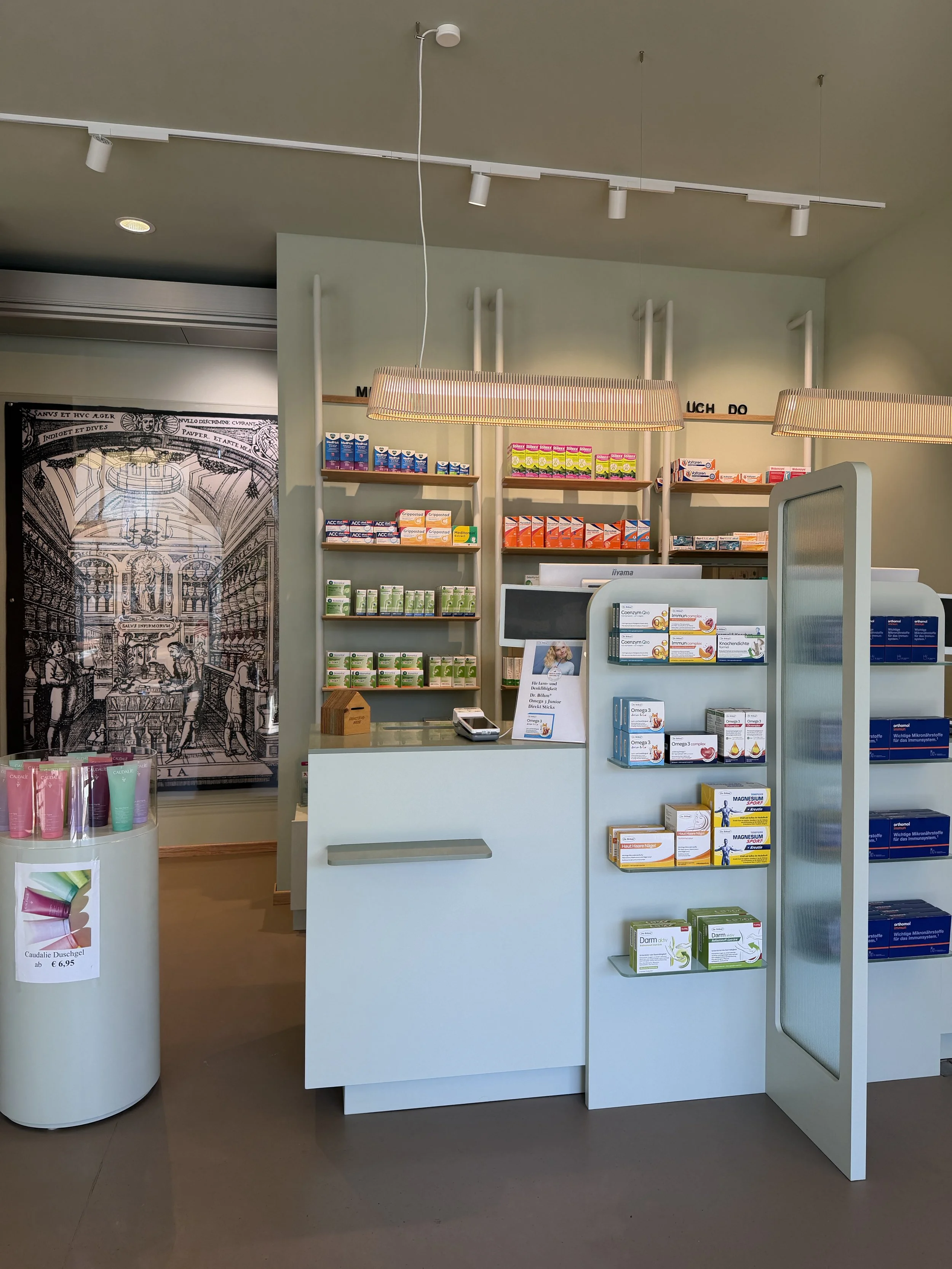 SvP_Stein Apotheke - HV Tisch Durchgang
