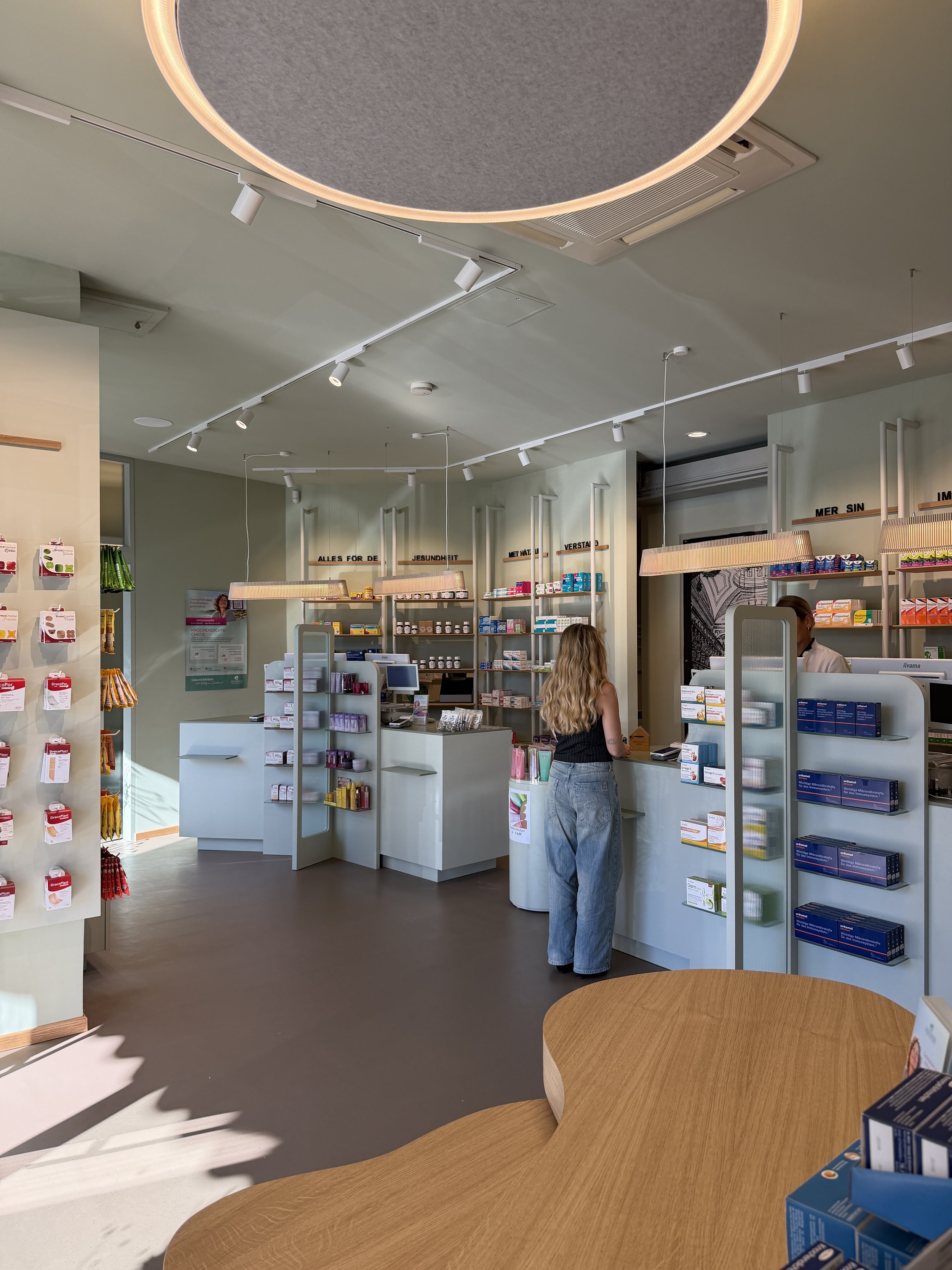 SvP_Stein Apotheke- Offizin gesamt