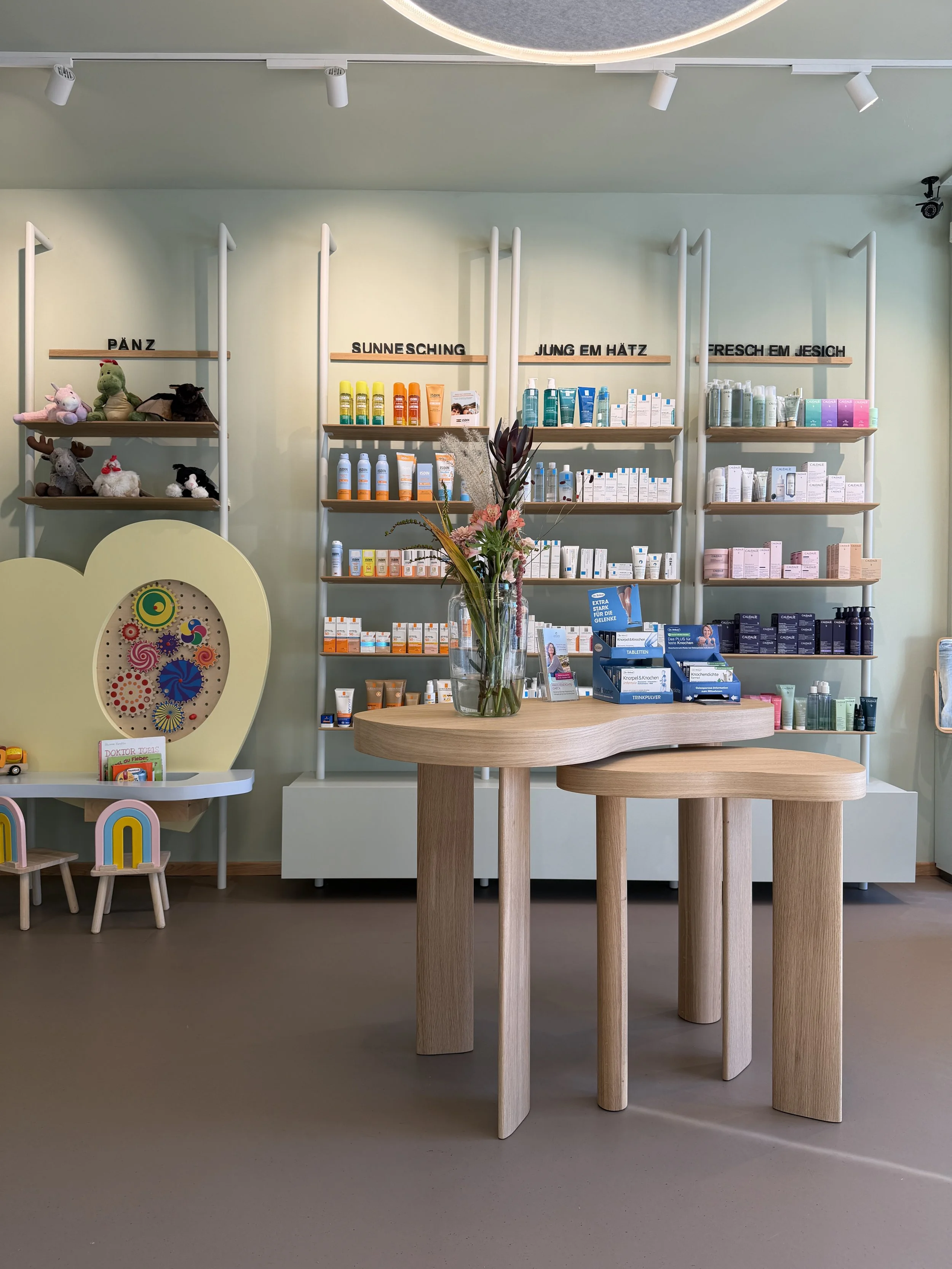 SvP_Stein Apotheke- Produkt Tisch