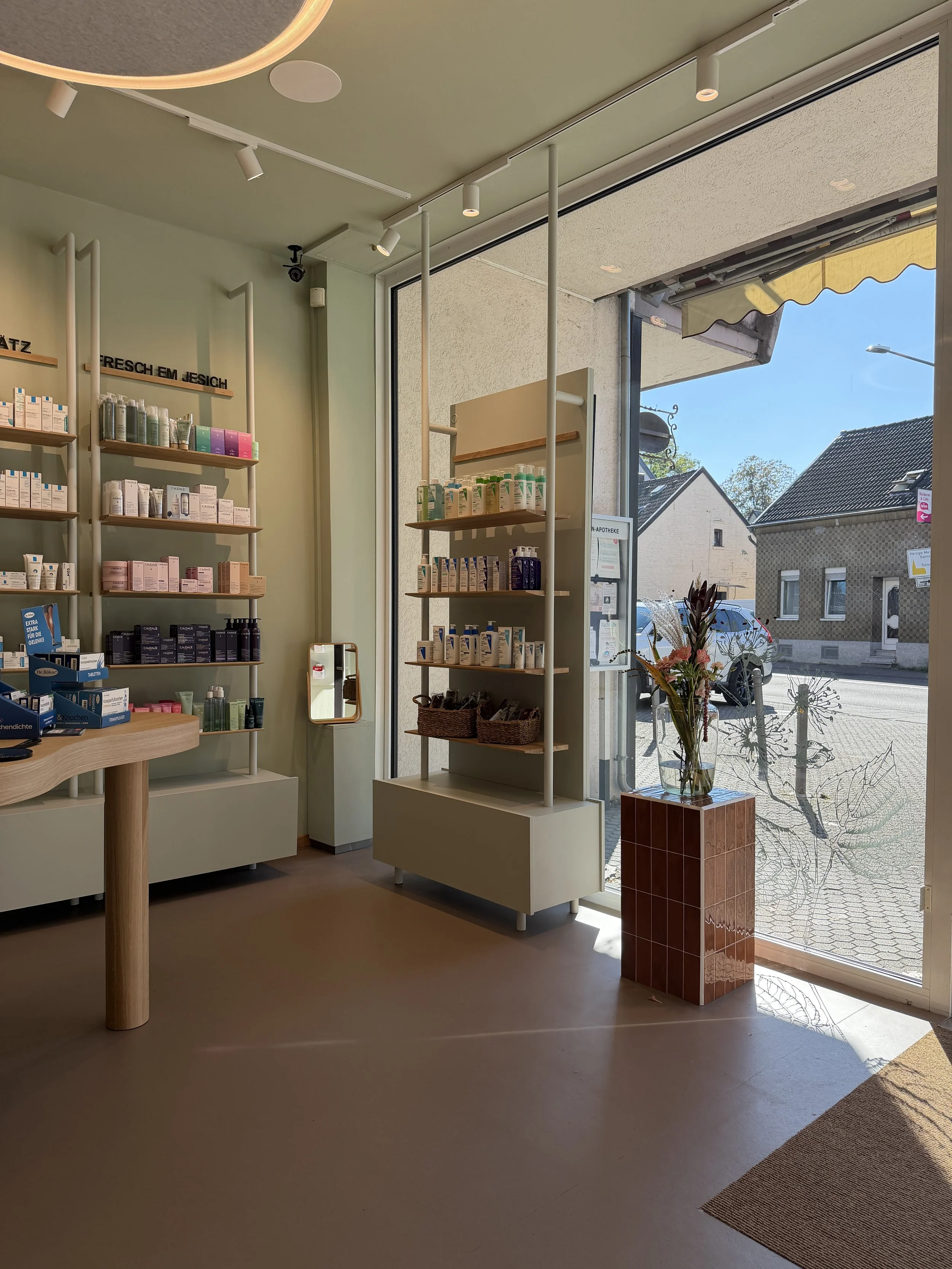 SvP_Stein Apotheke- Offizin Eingang