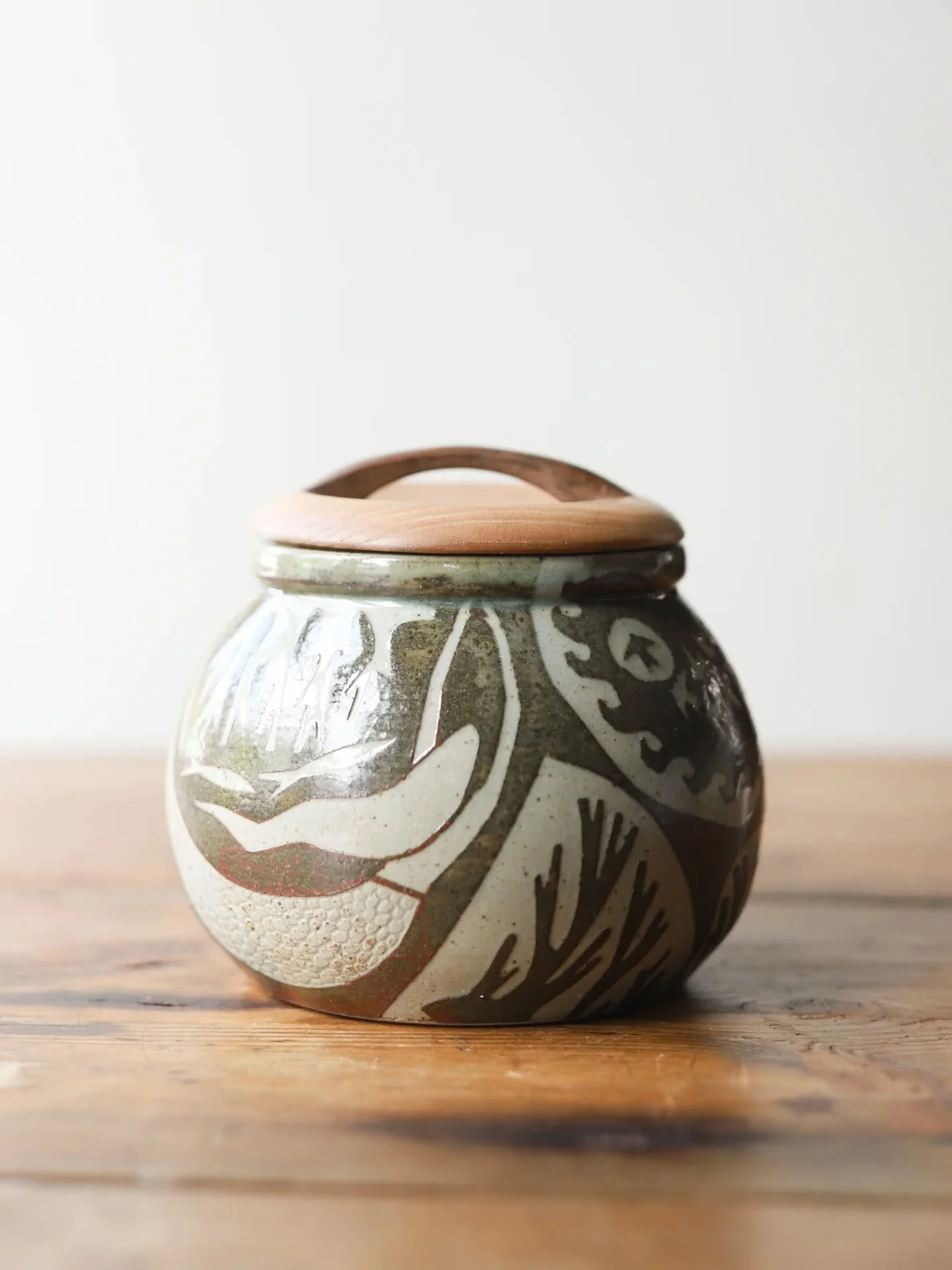 Well it's been a while since I've posted anything other than stories. I've been busy trying to make pieces for a gas firing and a wood firing, so double the amount of work in less than the usual amount of time. What I'm really excited about are jars.