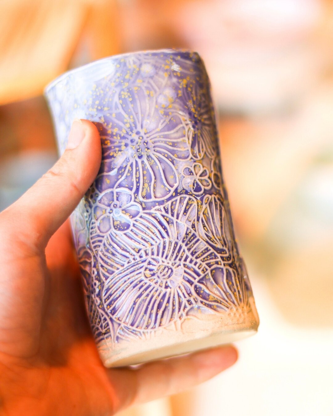 Do you love this new glaze? Testing glazes is always so exciting! 🤩 Check out this handbuilt mug by an 8 week student using Blue Hydrangea by Mayco!