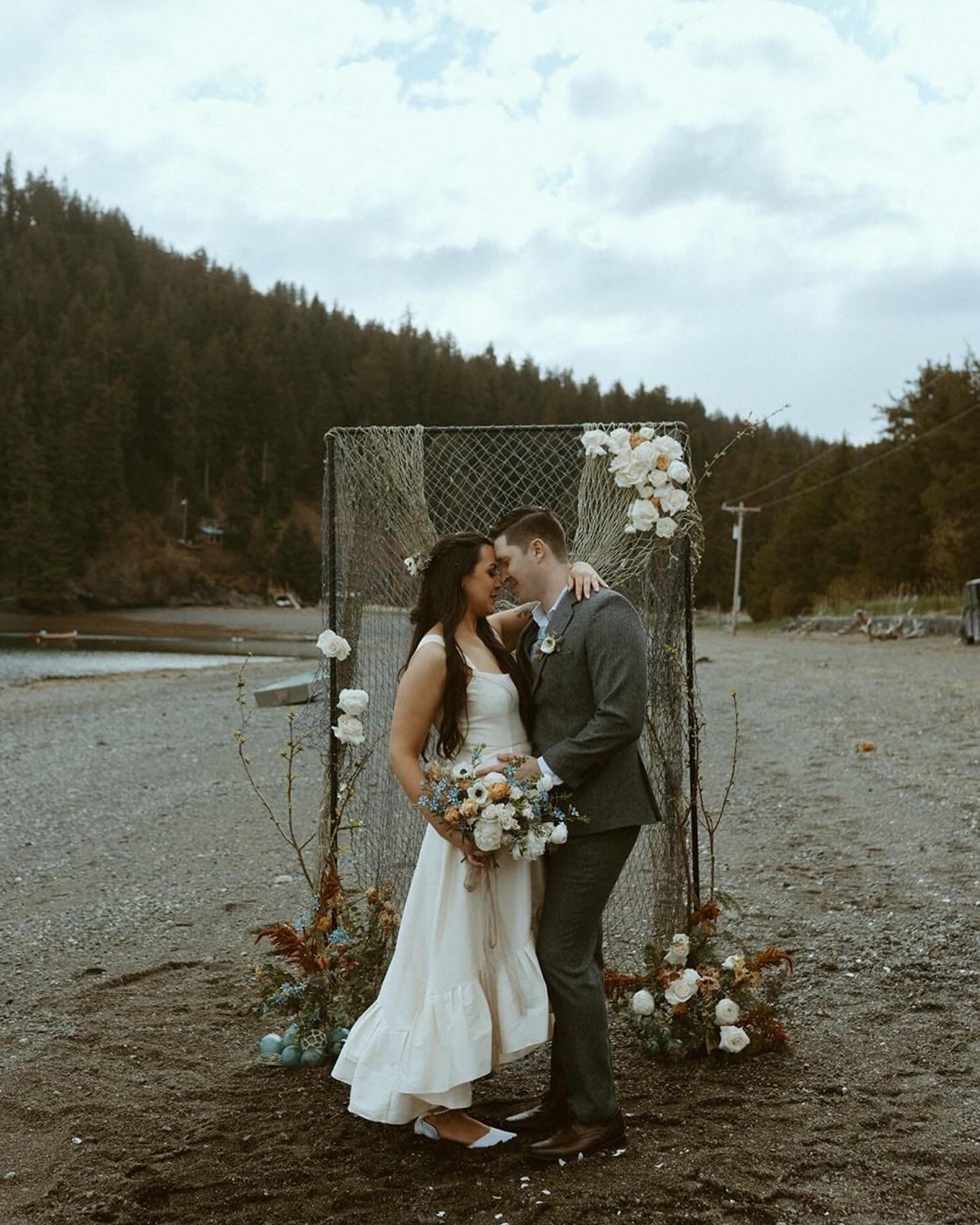 Did you even get married in Alaska if you didn&rsquo;t use a fishing net as your arbor?!

Photography: @thehitchedhiker 
Venue: @betweenbeachesalaska 
Florals: @honeybloomfloraldesign
MUA: @dollhouse.ak 
Hair: @hairplayak