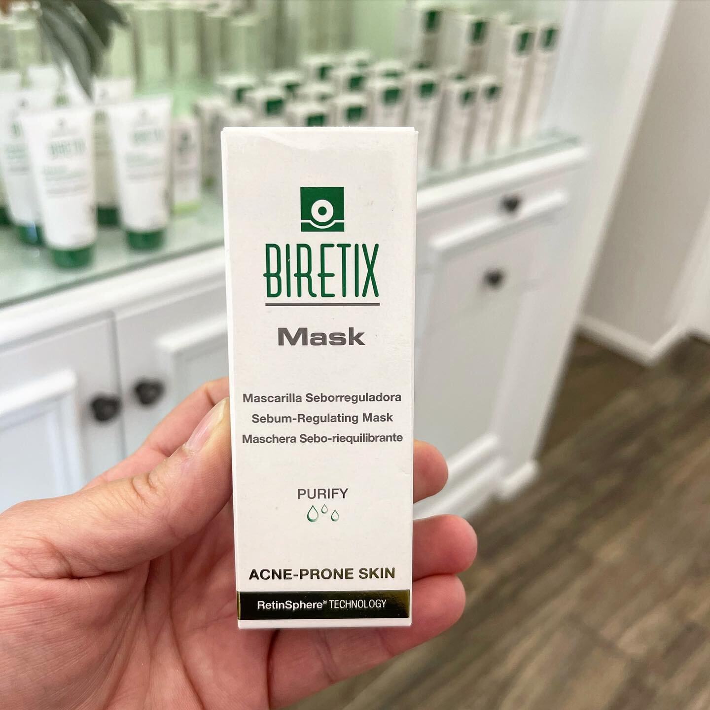 New Acne Skin Care range now available @pureskinplusclinic 🥳

Biretix Mask 🧡

Astringent and Mattifying
Sebum regulating mask with RetinSphere&reg; Technology and clay for acne-prone skin to control excess oil and combat clogged pores.

What does i