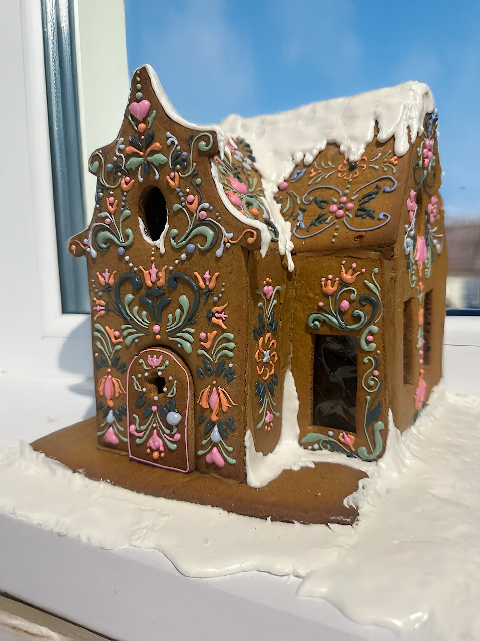 scandinavian-gingerbread-house-belovedcrumb.png