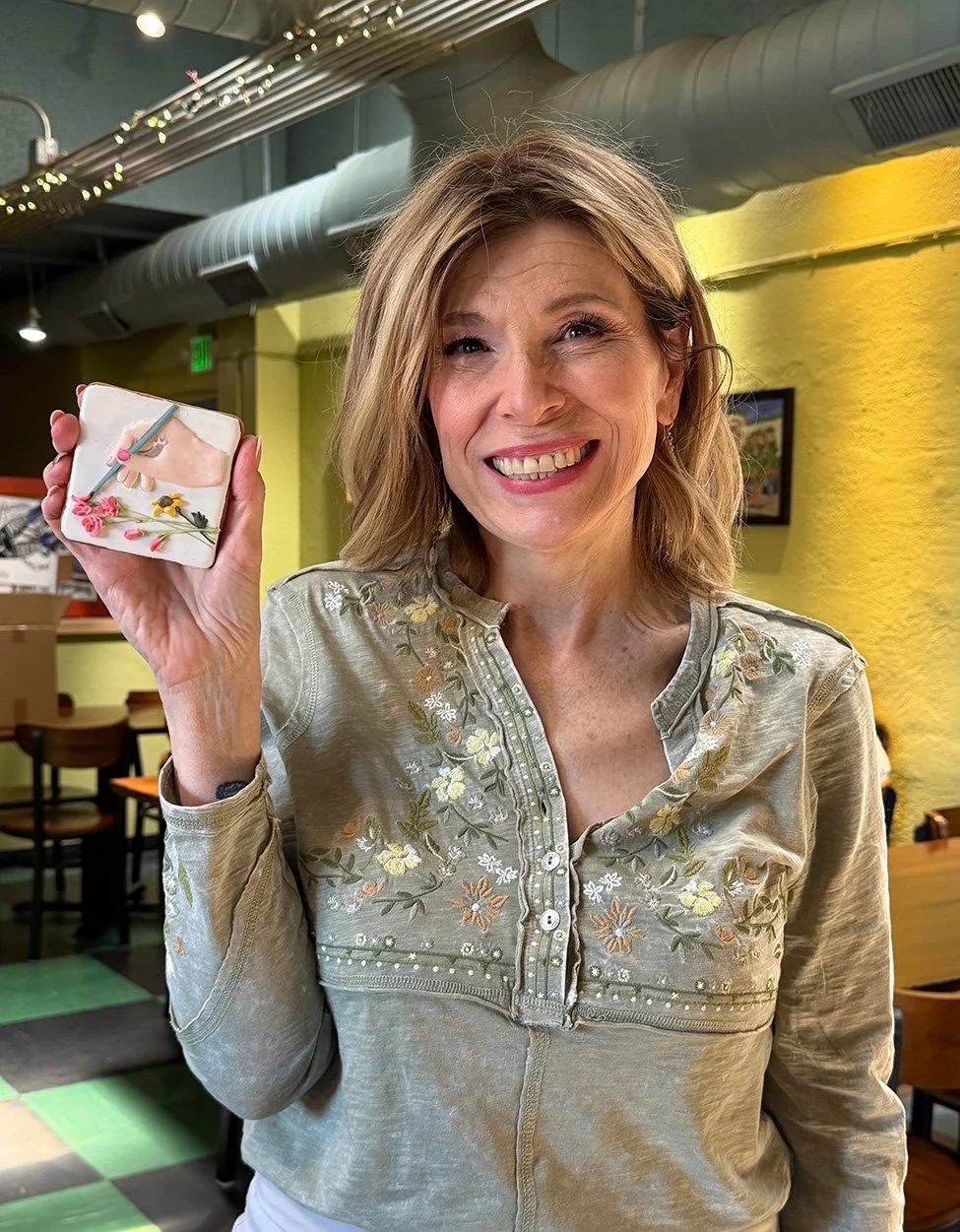 Gina - custom cookie artist