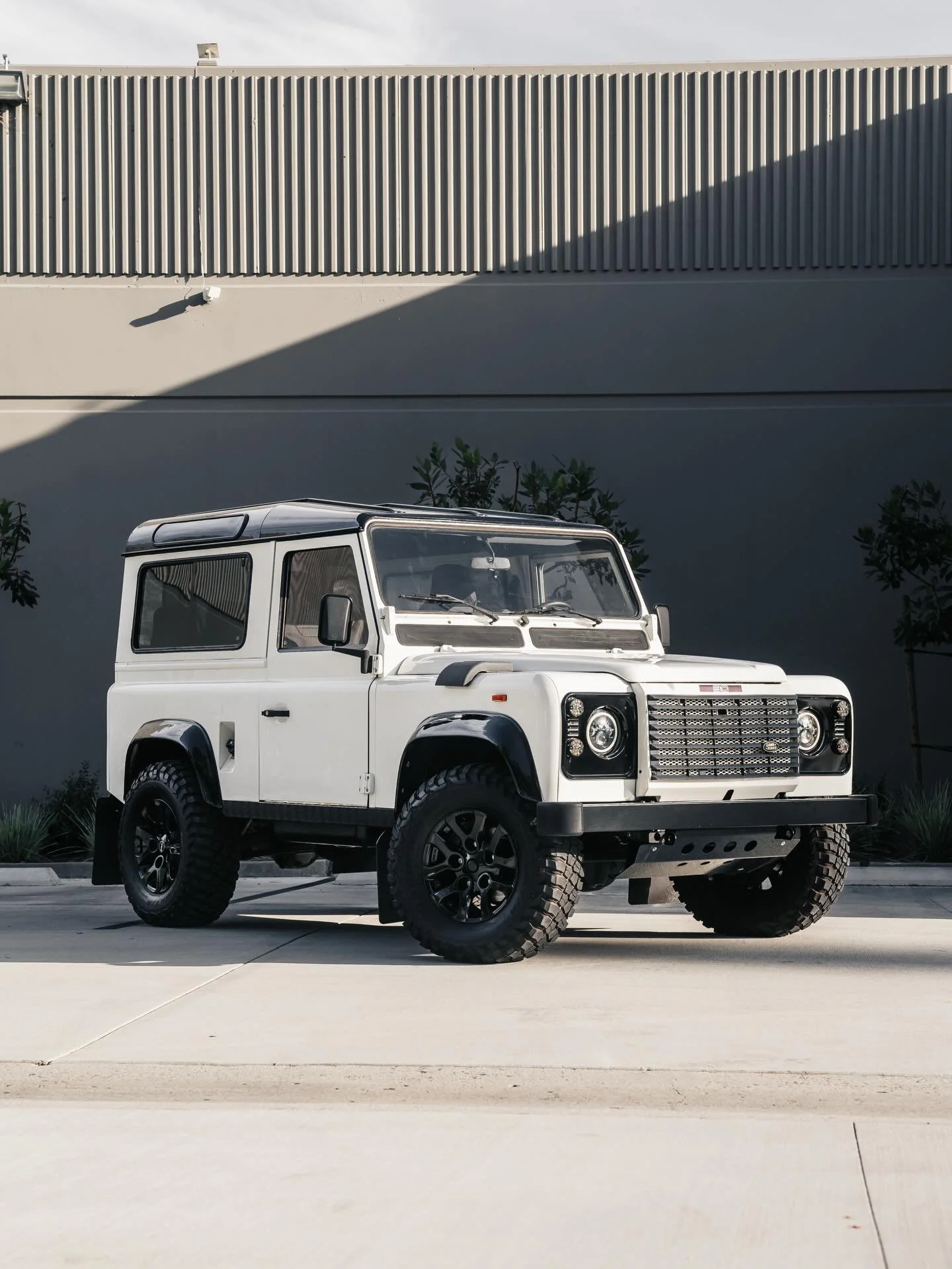 1988 Land Rover Defender 90 ready for its next adventure ⛰️

LHD import from Italy in 2022 
Completely Refurbished Inside &amp; Out 
Functional AC 

2.5L 19j Turbodiesel Inline-Four 
5-Speed Manual Transmission 
Dual Range Transfer Case 
Resprayed Wh