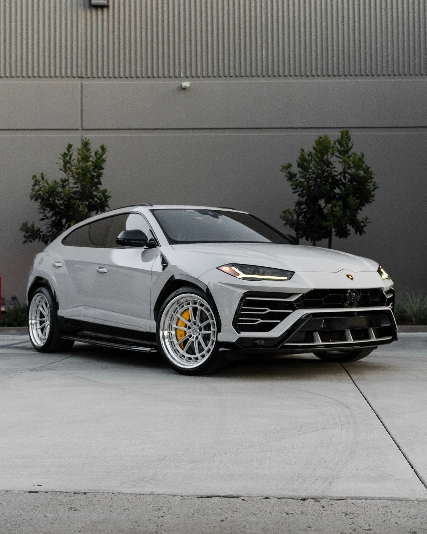 2019 Lamborghini Urus // Chalk on Yellow 

2 Owner Vehicle 
19,770 Miles 

Wrapped @inozetek Chalk Grey 
Yellow Under 

@al13wheels brushed centers + polished lips 
Ghost Lowering Links 

Loaded Factory Options 
Rear Executive Package 
OEM Rear Scree