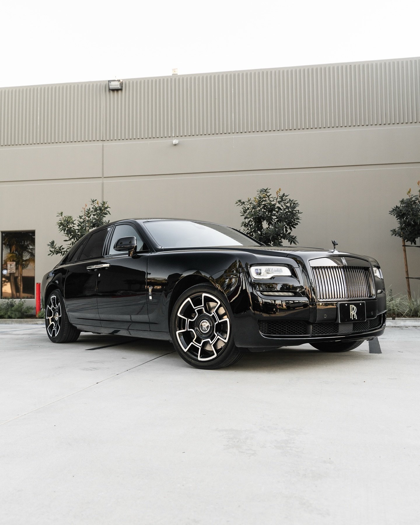 2017 Rolls-Royce Ghost Black Badge Now Available 🏴

14,000mi 
Full Body PPF 
Factory Loaded Options 
Factory Starlight Headliner 
Black Badge Carbon Wheels 
Black on White Interior 

Inquire with us at 
📲949.550.8087 
📧hello@ateliermotors.com 

Lo