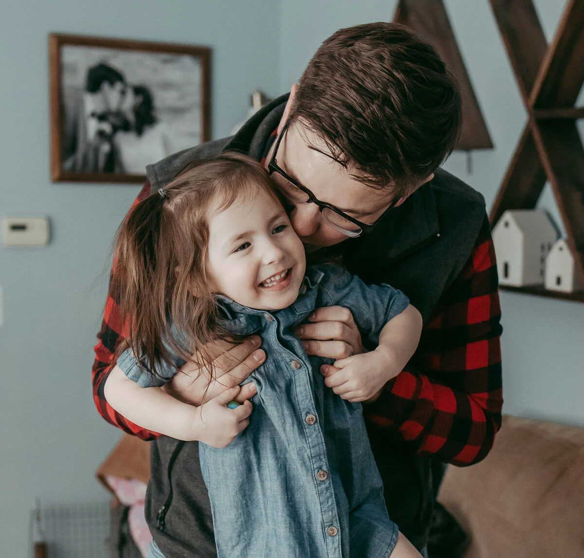 dad-daughter-kiss.JPG