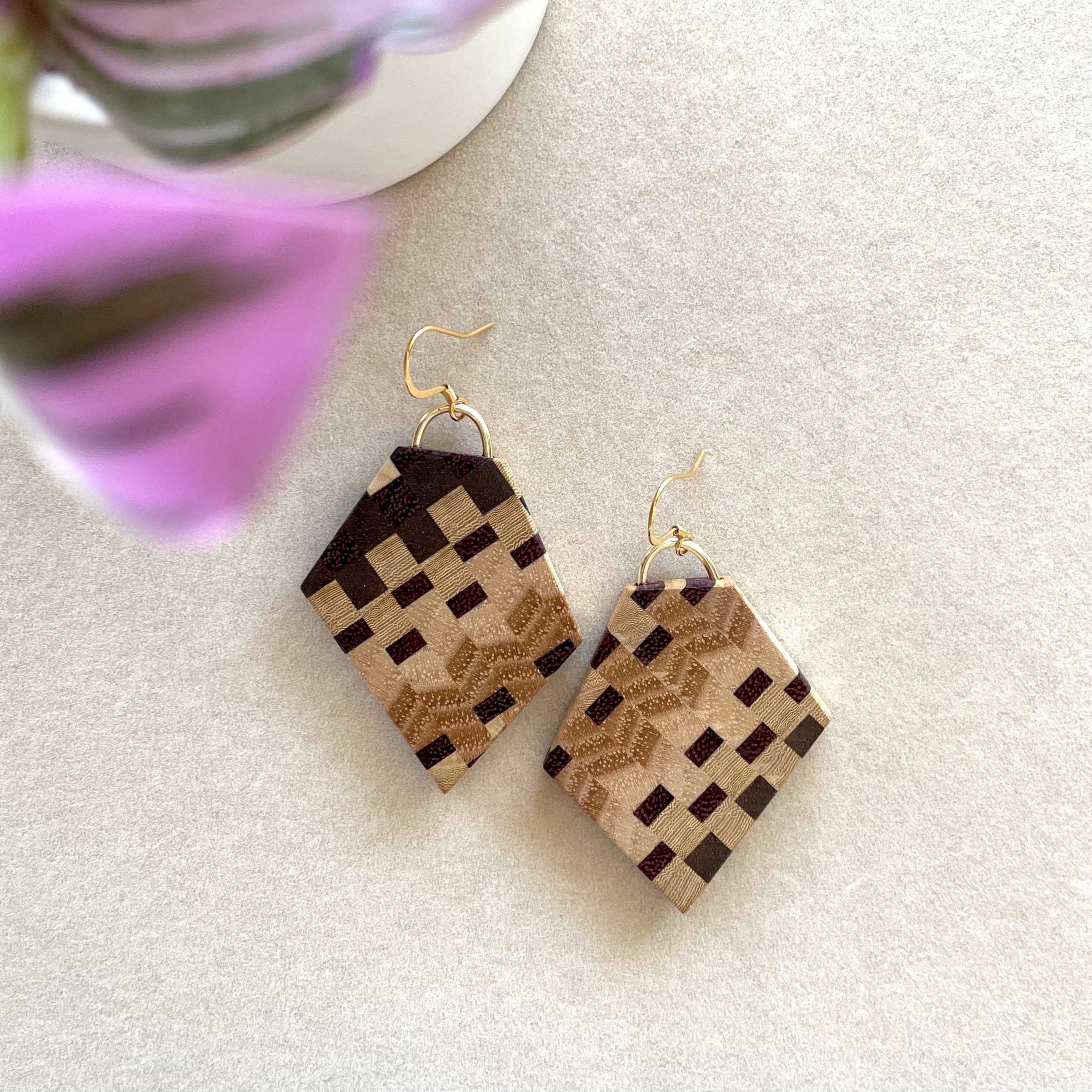 Checker pattern wood earrings