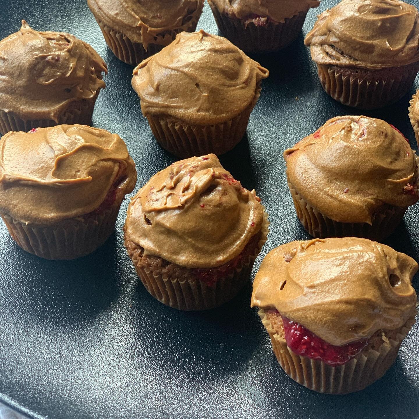 You could easily assume these are chocolate cupcakes with chocolate buttercream icing.. But these are next level, slightly healthier edge vanilla cupcakes, with buttercream icing. 😉. 
~ Gluten free (cos my body doesn&rsquo;t do well with it), replac