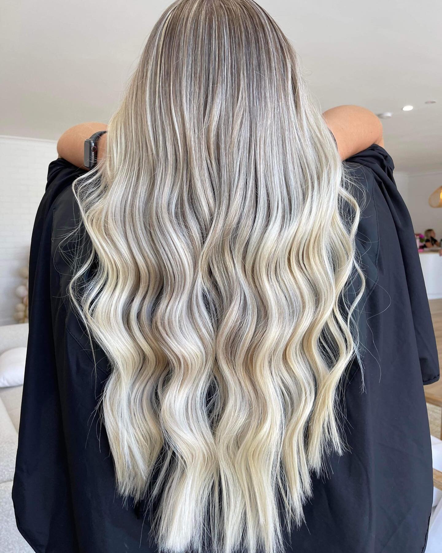 the hair of your dreams ☁️ magic by @zoe_arahair 🤍

#arahair #sutherlandshire #sutherlandshirehairdresser #blonde #blondehair #lorealproaus #kerastaseaus