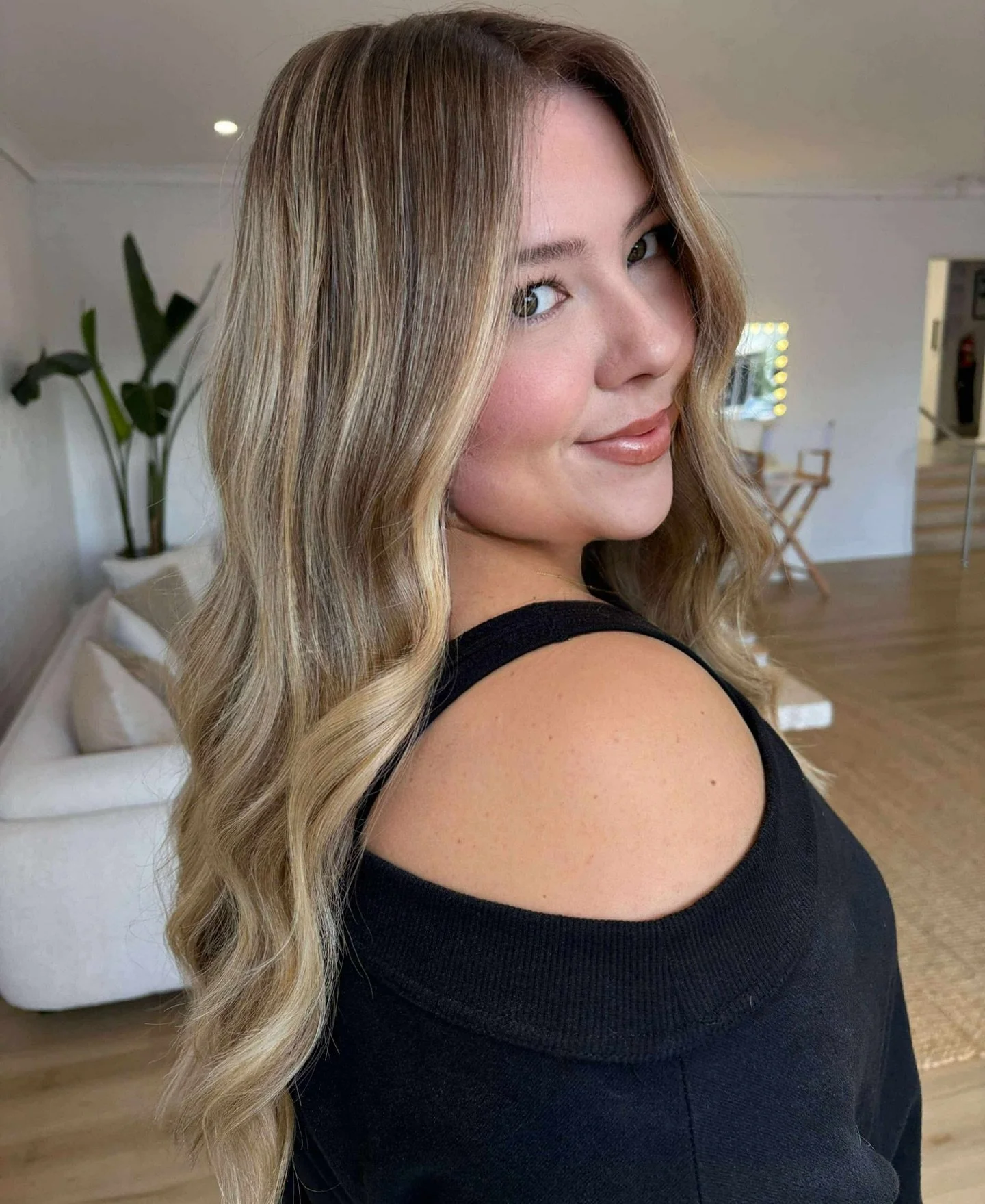 ✨ BUTTERY BLONDES PACKAGE ✨

Spring is the season to glow and our Buttery Blondes Collection is almost gone so make sure to book in asap! 

Package includes 
- half head foils
- global gloss
- metal detox mask
- custom cut &amp; style

This dreamy pa