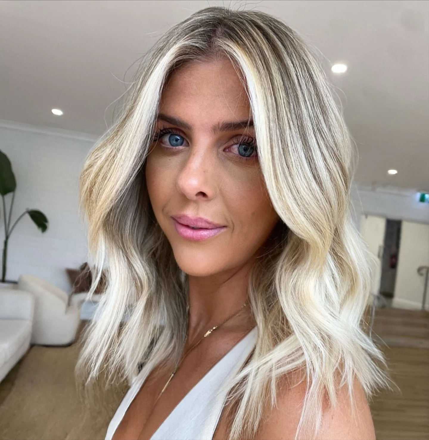 BLONDE TRANSFORMATION 🔥

Bright, creamy and effortlessly blended! Your next hair obsession starts here 💁&zwj;♀️

Created by Director @rene_arahair 🫶

Book now | Book online Link in Bio | Over the Phone 95449039 | Email arahair@outlook.com
-
-

#sy