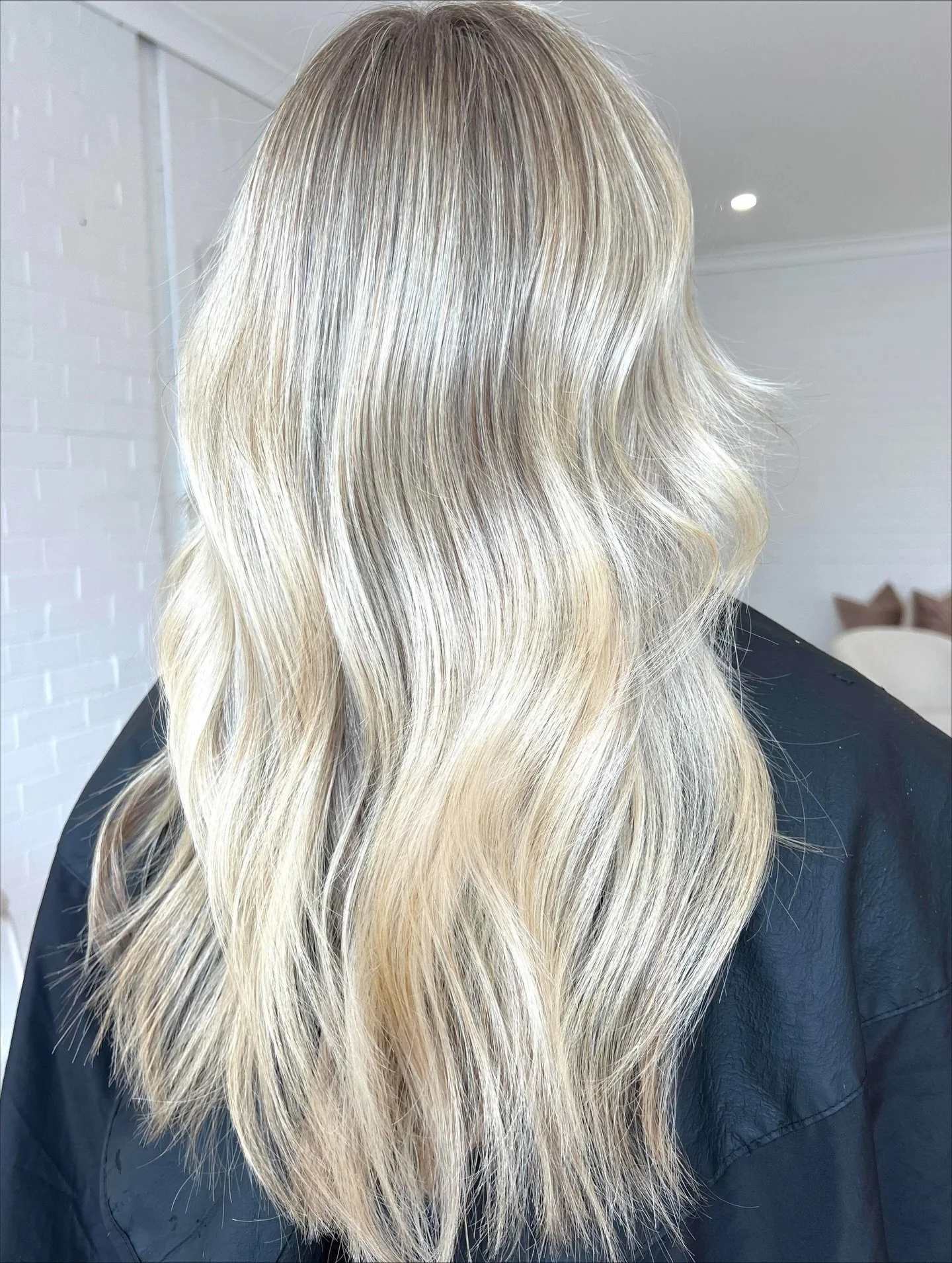 BLONDE REFRESH 🔥🤍

Reminder that this is a very busy time of year and to please let us know in advance if you need to change any of your appointments 🫶

Created by Senior Artist @jasmine_arahair 🤍

📅 Ready for your transformation? Tap the link i