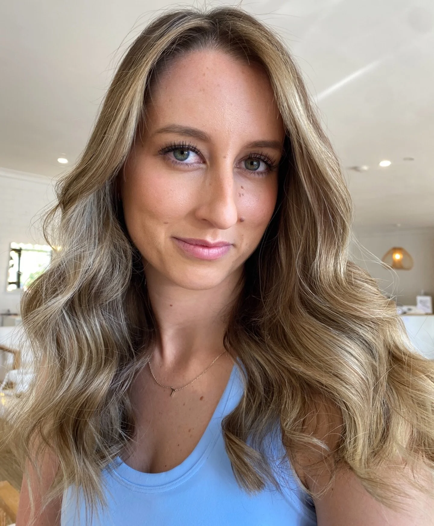 LESS UPKEEP. MORE IMPACT! ✨

Our Lived In Luxe package is designed for women who want beautiful colour without the constant salon visits.

For only $429 it includes your custom colour, bonder, tailored glossing and precision cut &amp; style 🫶

Reser