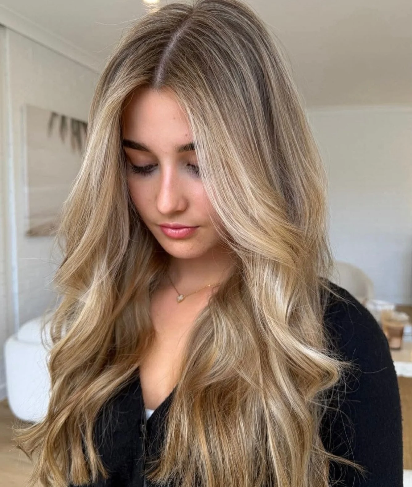 LESS UPKEEP. MORE IMPACT! ✨

Lived In Luxe colour is strategically placed highlights and lowlights to grow out beautifully, meaning fewer salon visits and longer lasting shine.

For only $429 it includes your custom colour, bonder, tailored glossing 