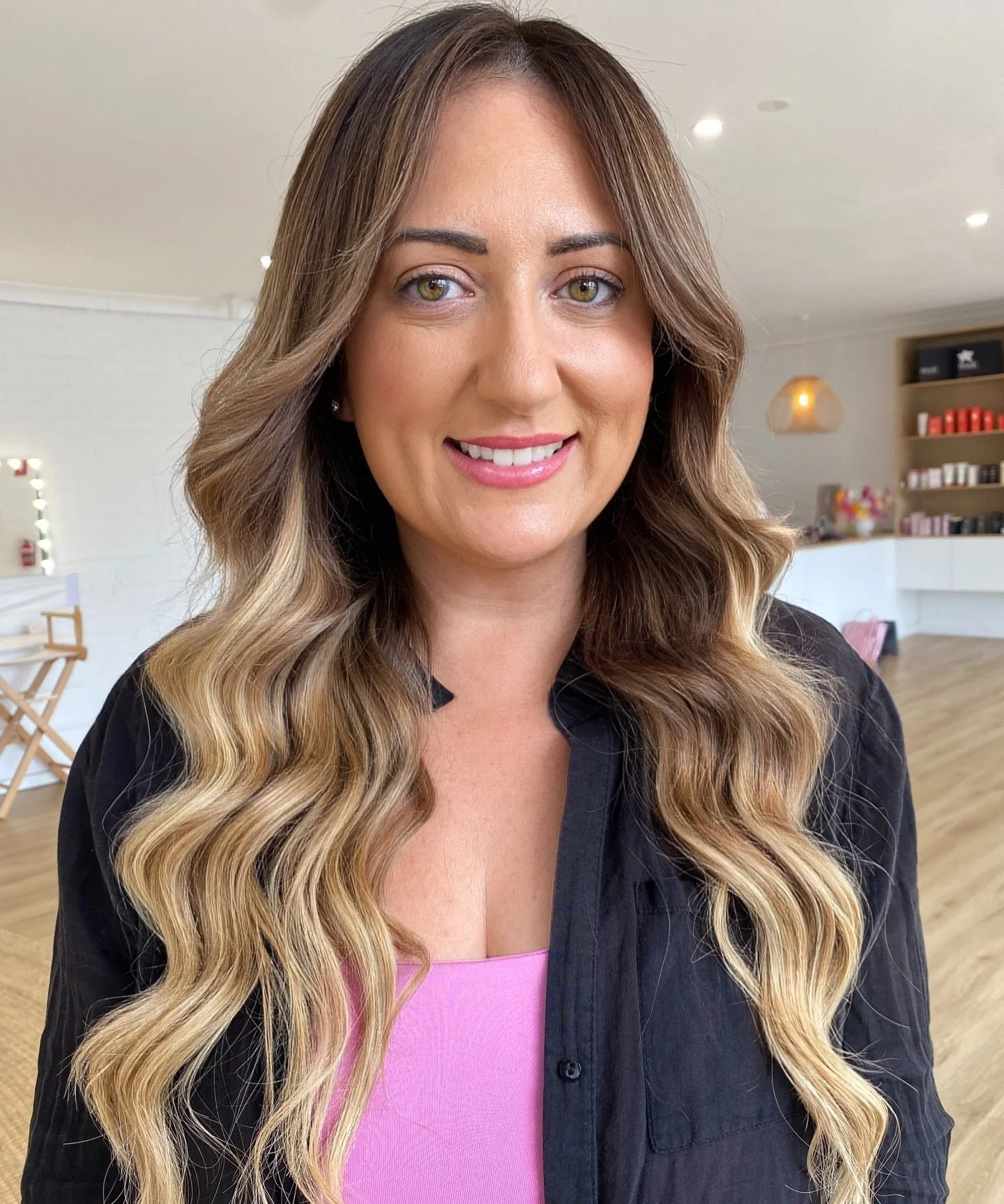 COLOUR &amp; EXTENSION TRANSFORMATION 🔥

The transformation you didn&rsquo;t know you needed! Using 2 packets of @seamless1 tape extensions 💁&zwj;♀️

Created by Director @rene_arahair using L&rsquo;Or&eacute;al Professionnel &amp; K&eacute;rastase 